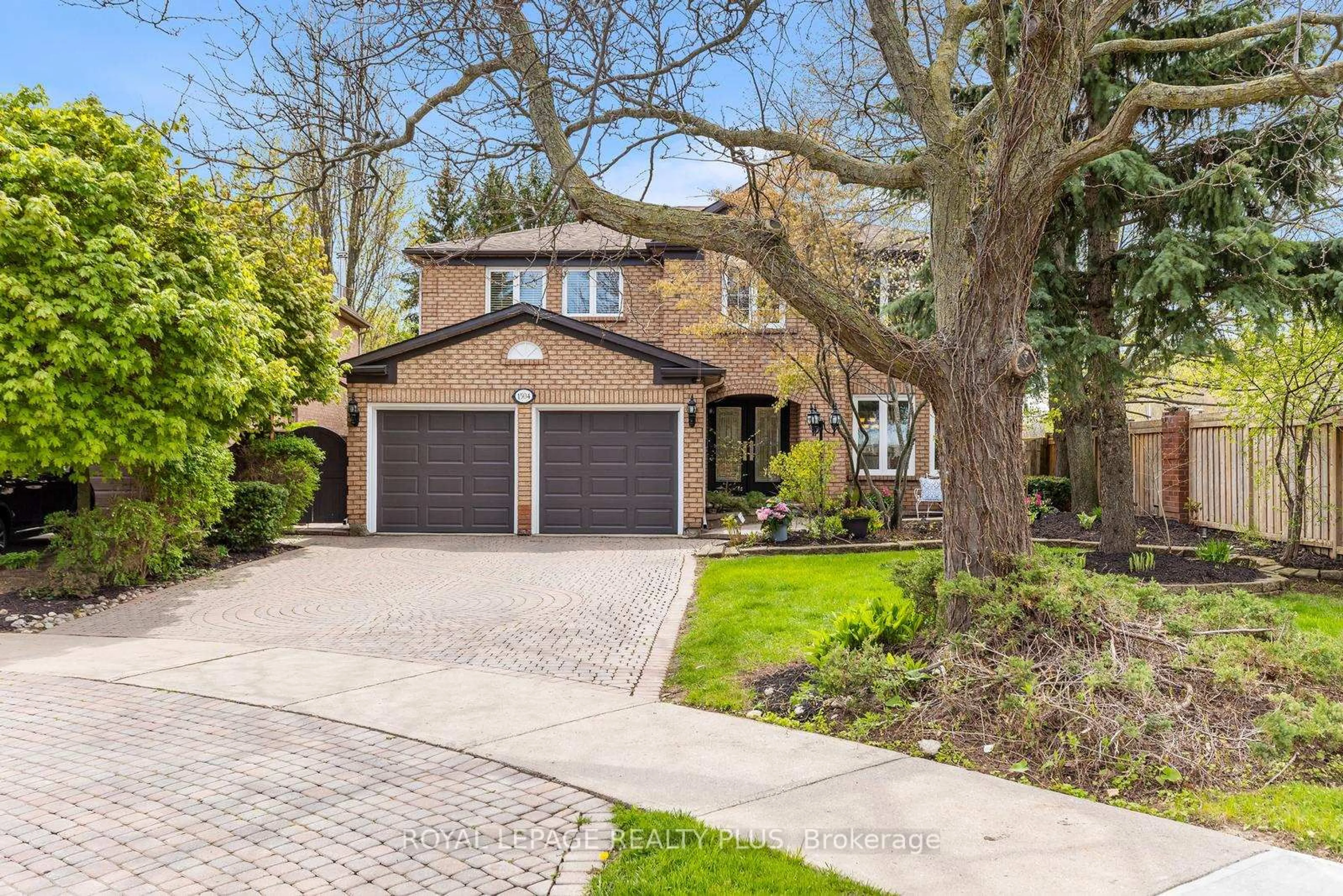Home with brick exterior material, street for 1504 Tanner Crt, Oakville Ontario L6M 2Z3