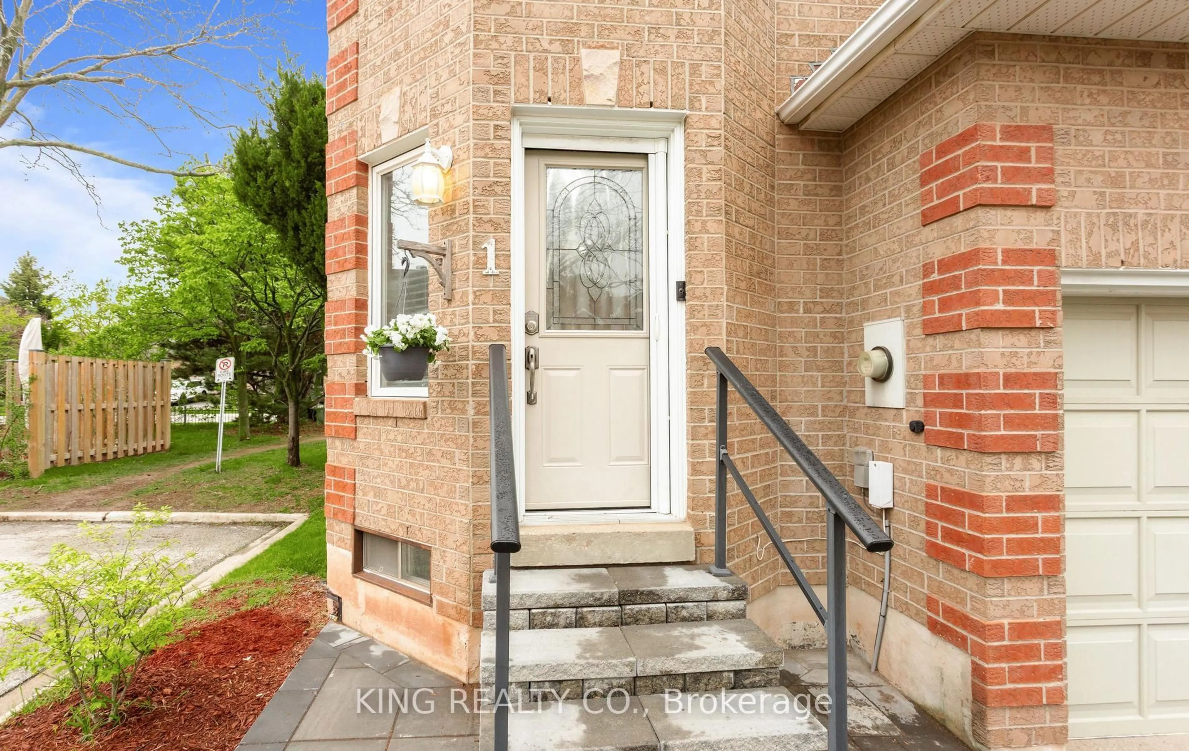 Indoor entryway for 1240 Westview Terr #1, Oakville Ontario L6M 3M4