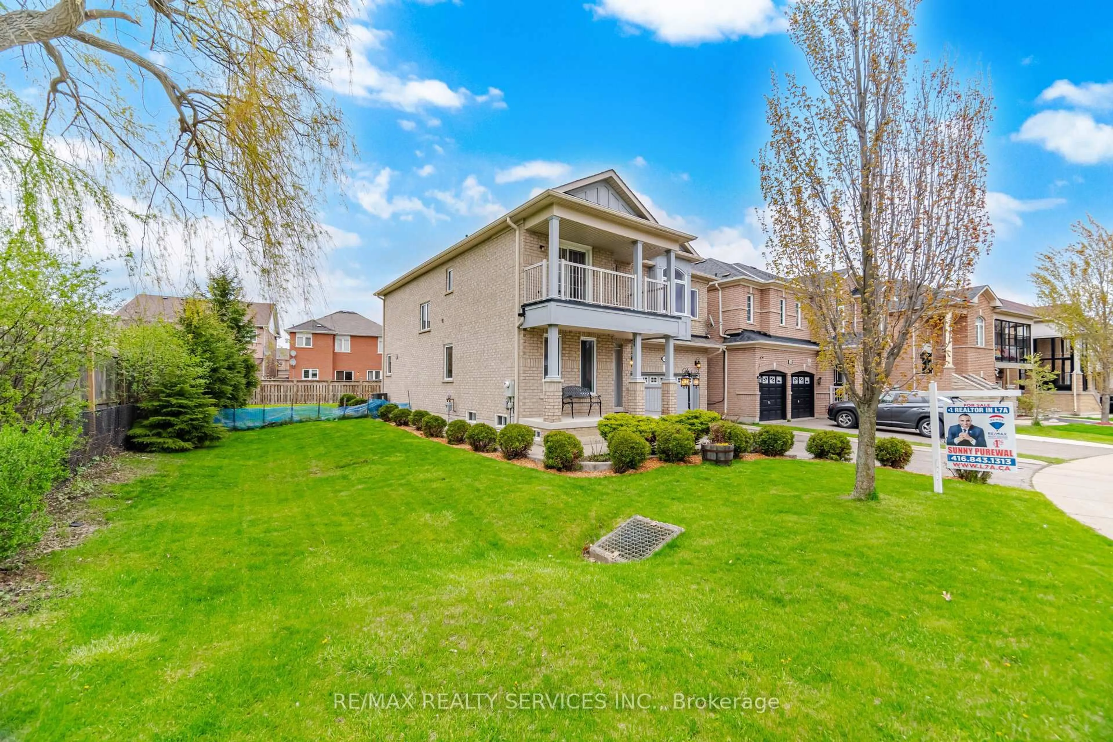 A pic from outside/outdoor area/front of a property/back of a property/a pic from drone, street for 40 Sir Jacobs Cres, Brampton Ontario L7A 3V2