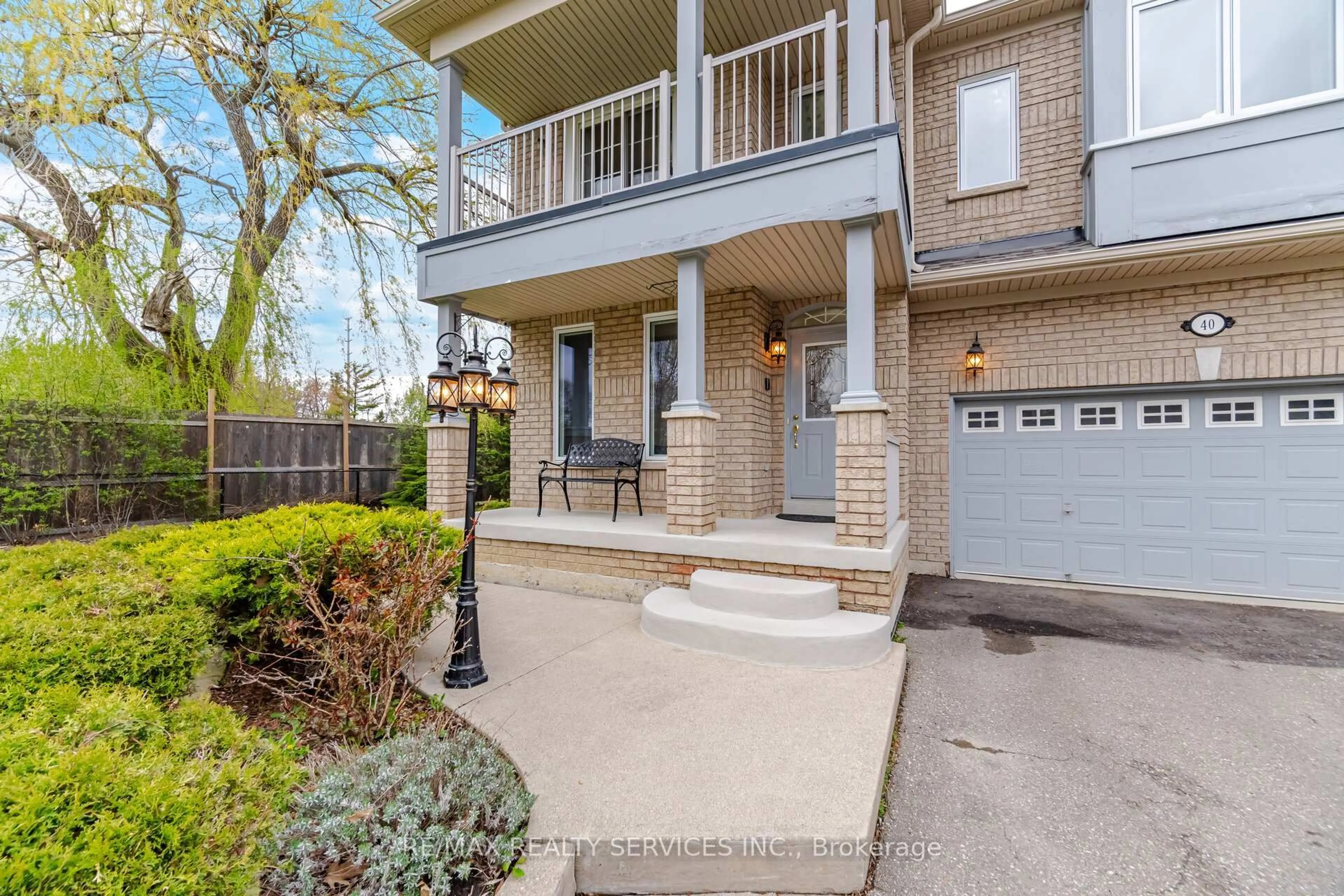 Patio, street for 40 Sir Jacobs Cres, Brampton Ontario L7A 3V2