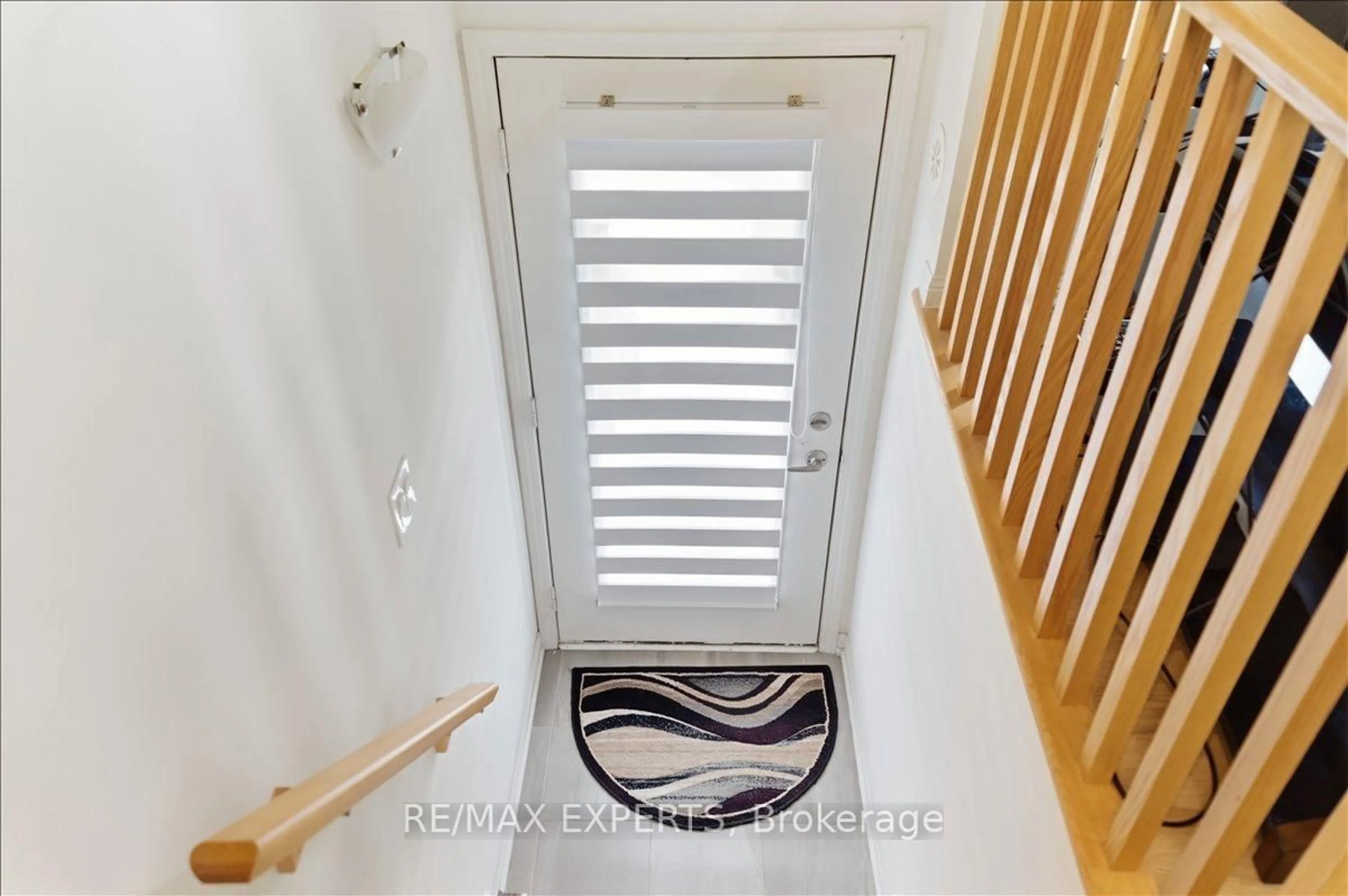 Indoor entryway for 250 Sunny Meadow Blvd #218, Brampton Ontario L6R 3Y7