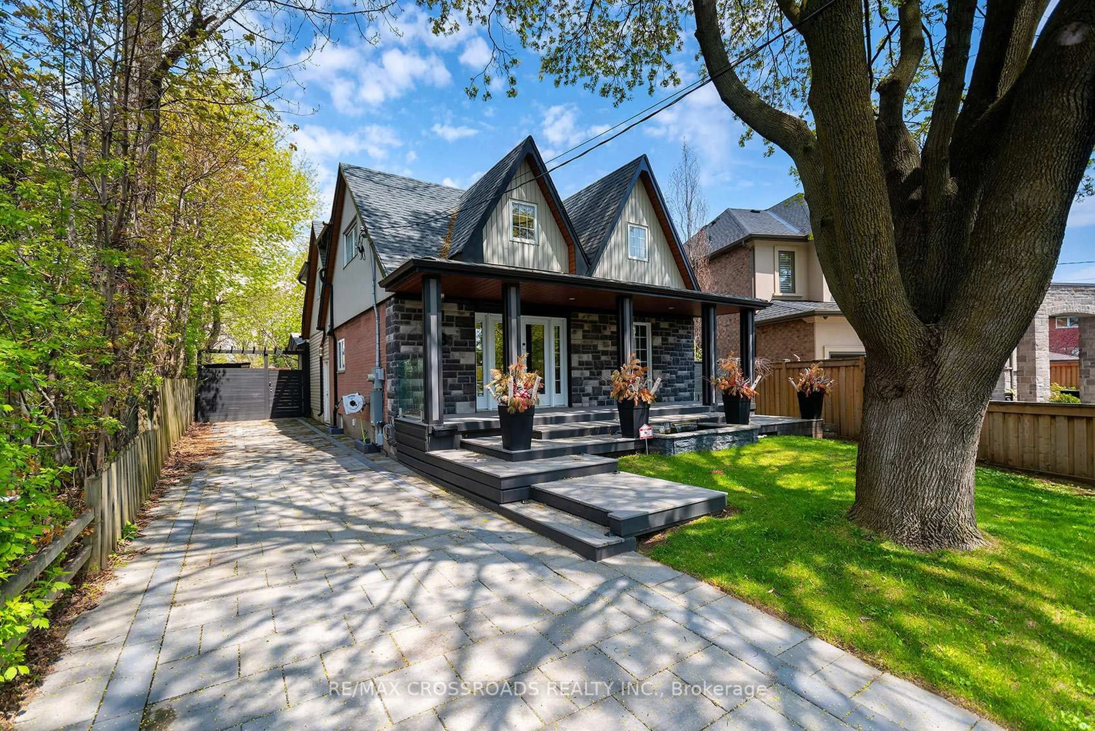 Home with brick exterior material, street for 33 Norfolk Ave, Toronto Ontario M8W 4T6