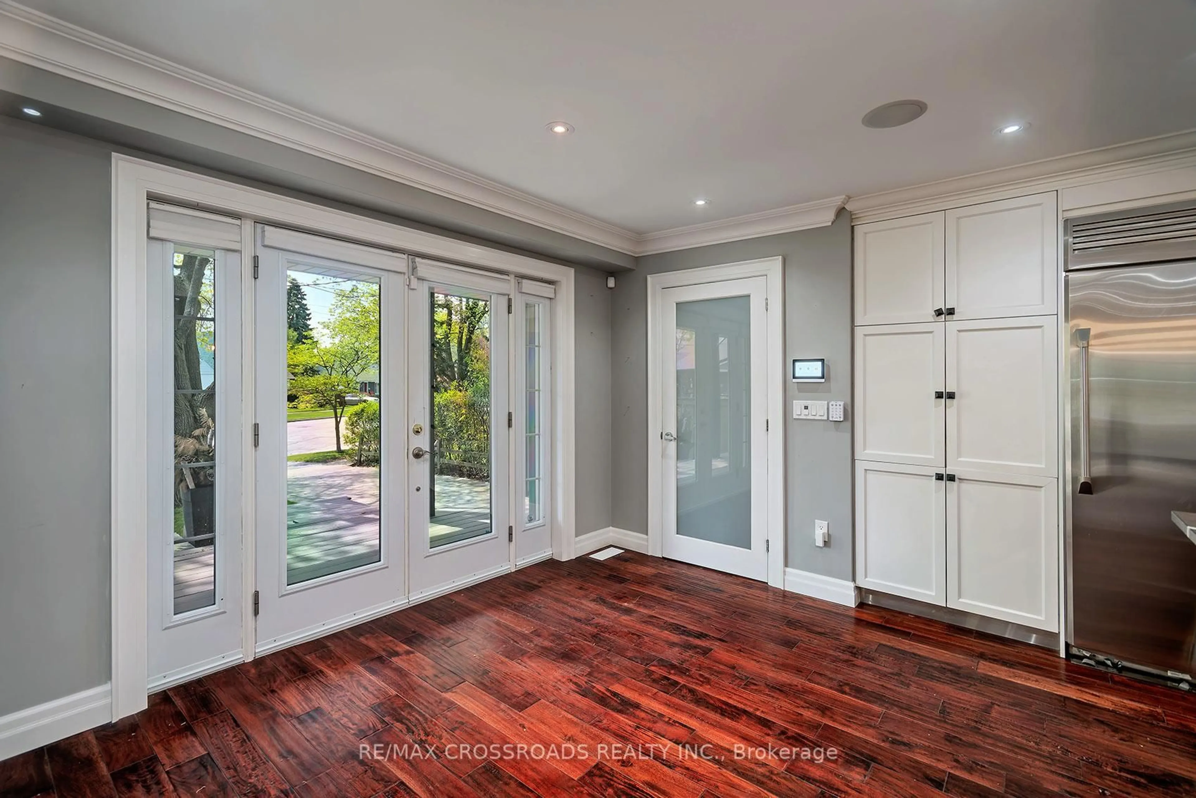 Indoor entryway for 33 Norfolk Ave, Toronto Ontario M8W 4T6