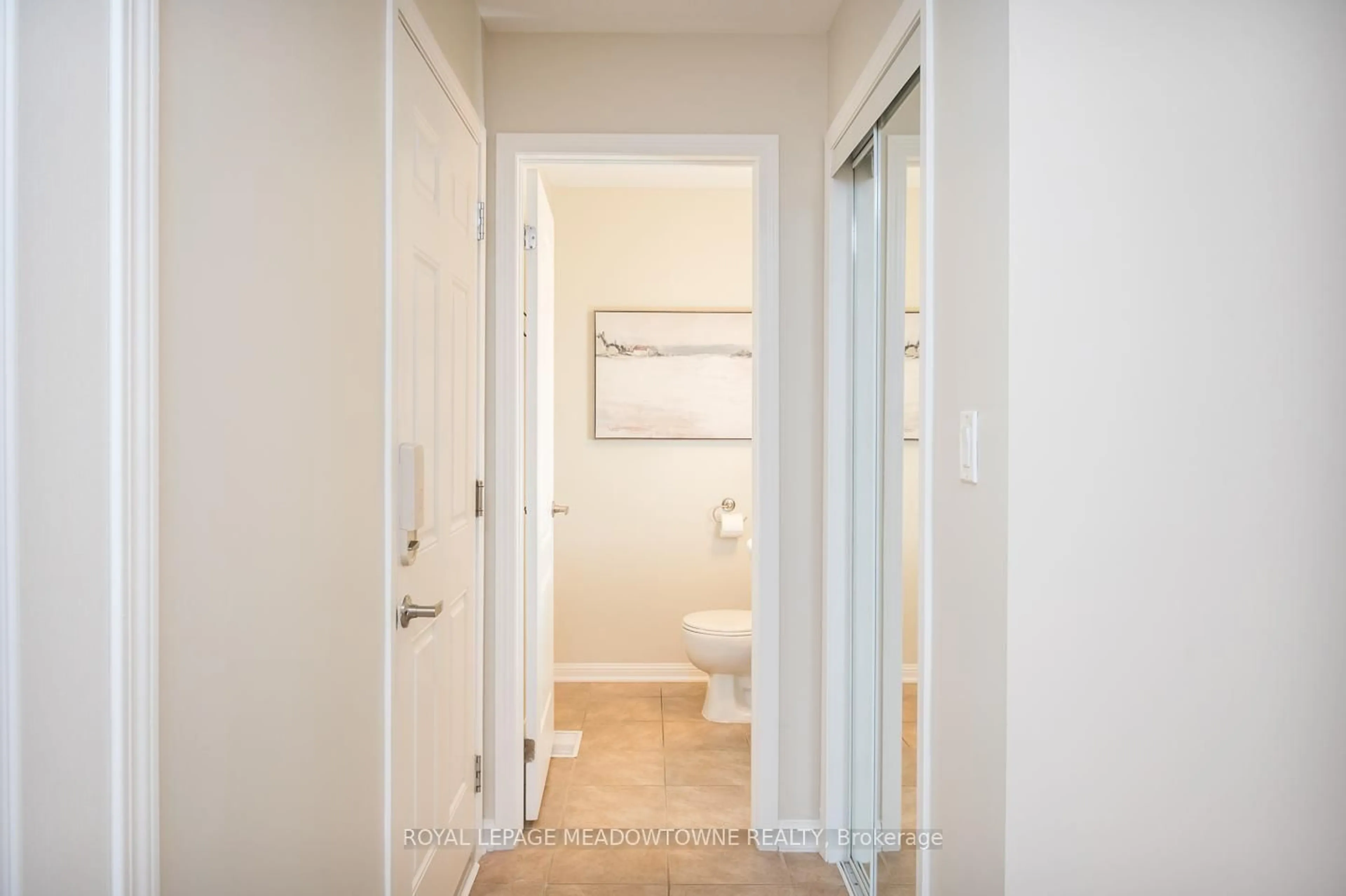 Indoor entryway for 292 Mcdougall Cross, Milton Ontario L9T 0N6