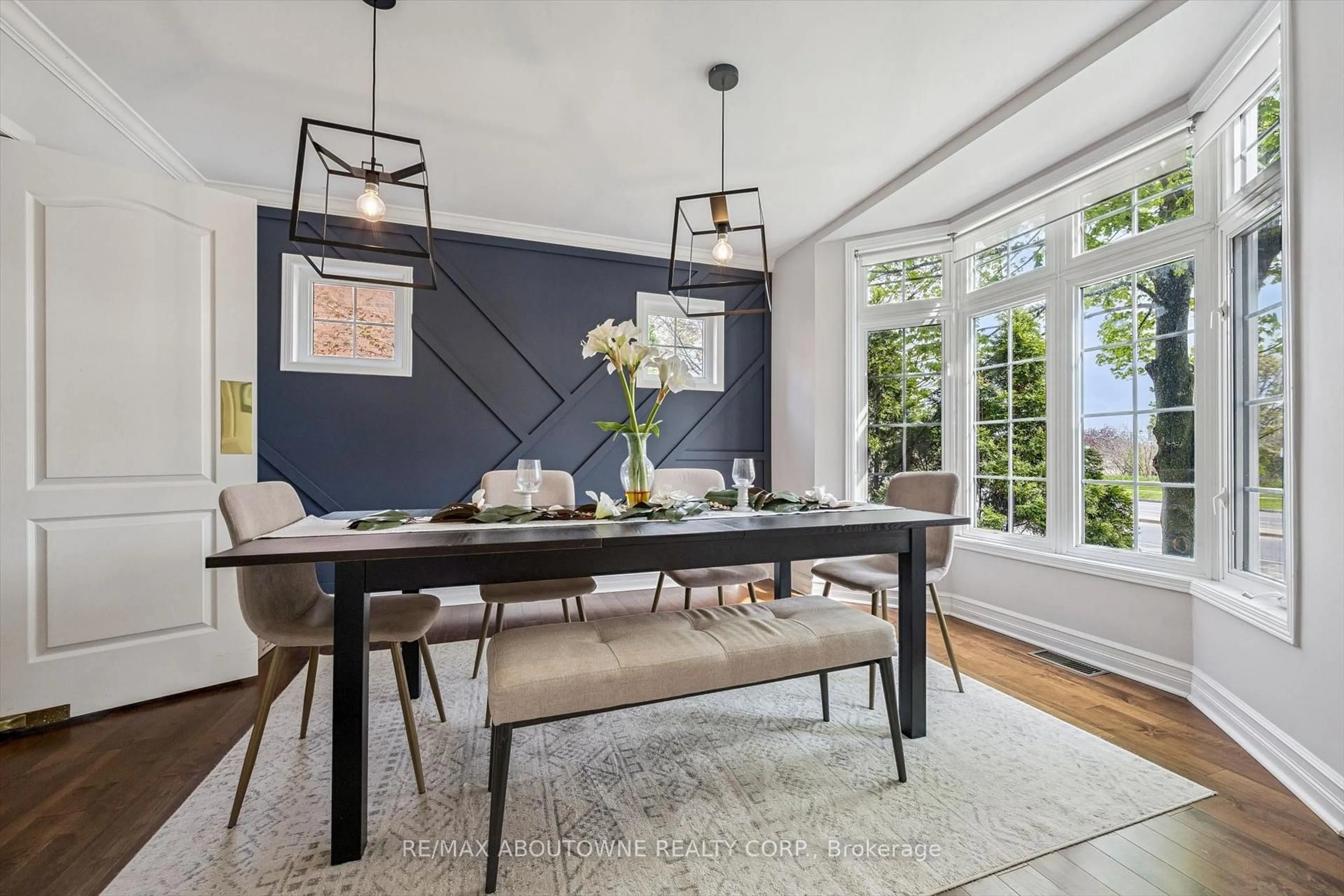 Dining room, unknown for 2500 Sixth Line, Oakville Ontario L6H 5Z8