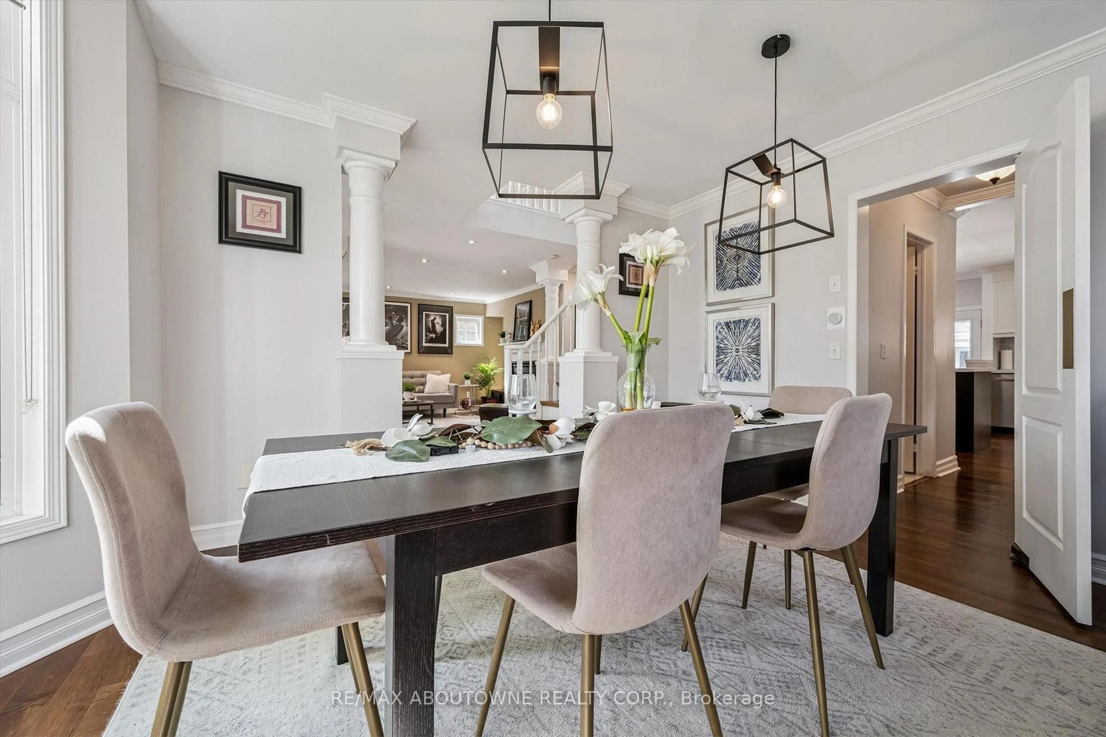 Dining room, unknown for 2500 Sixth Line, Oakville Ontario L6H 5Z8
