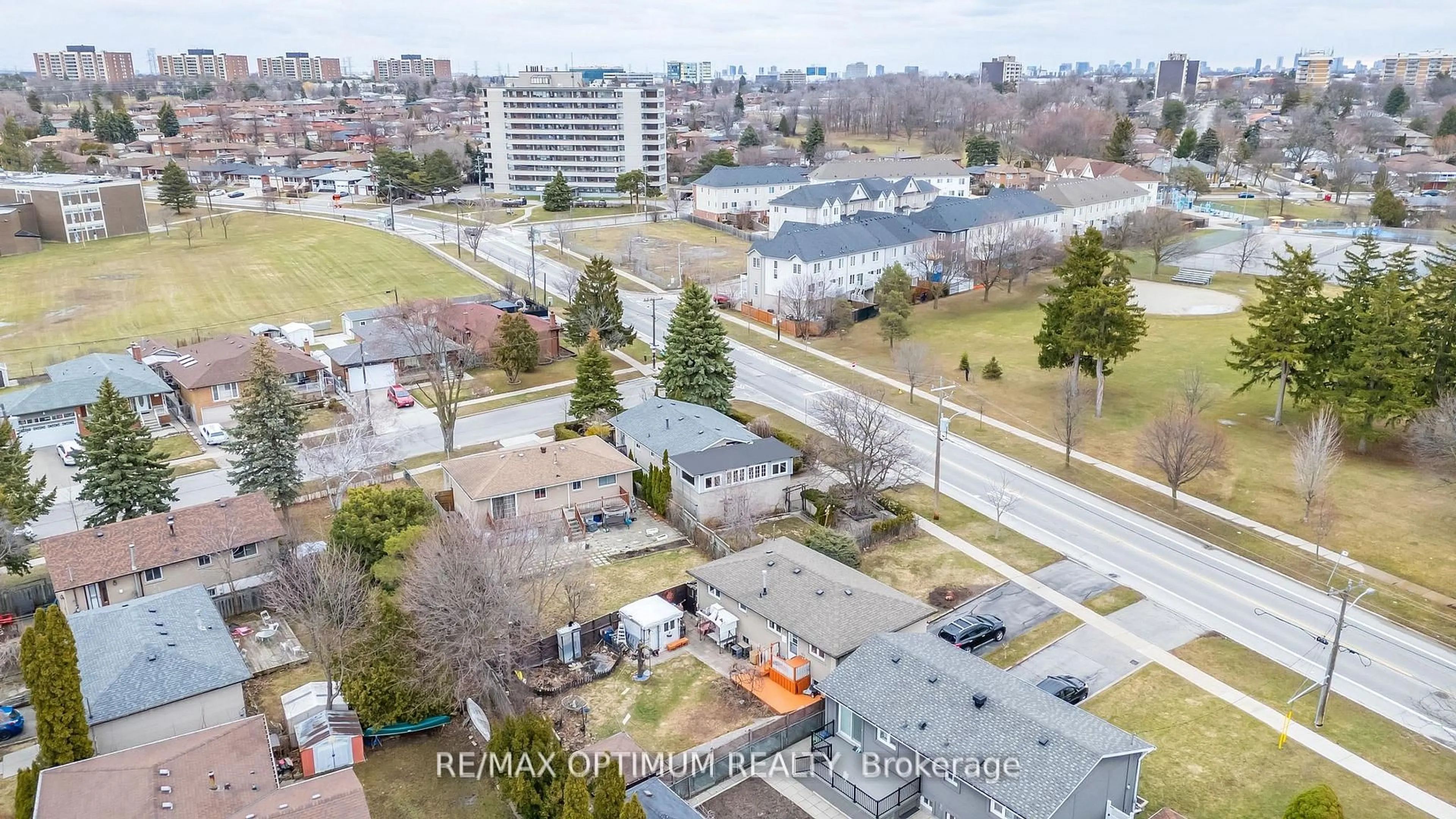 A pic from outside/outdoor area/front of a property/back of a property/a pic from drone, city buildings view from balcony for 1 Dundee Dr, Toronto Ontario M3J 1H5