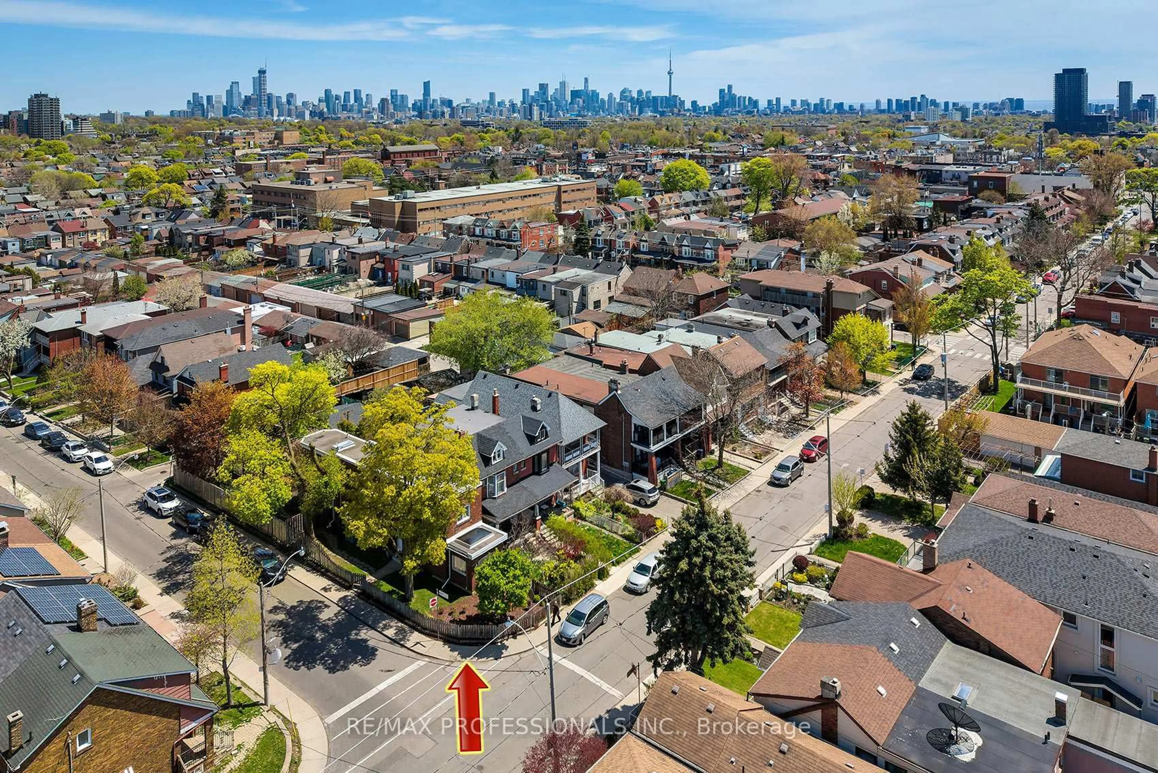 A pic from outside/outdoor area/front of a property/back of a property/a pic from drone, unknown for 117 Boon Ave, Toronto Ontario M6E 3Z4
