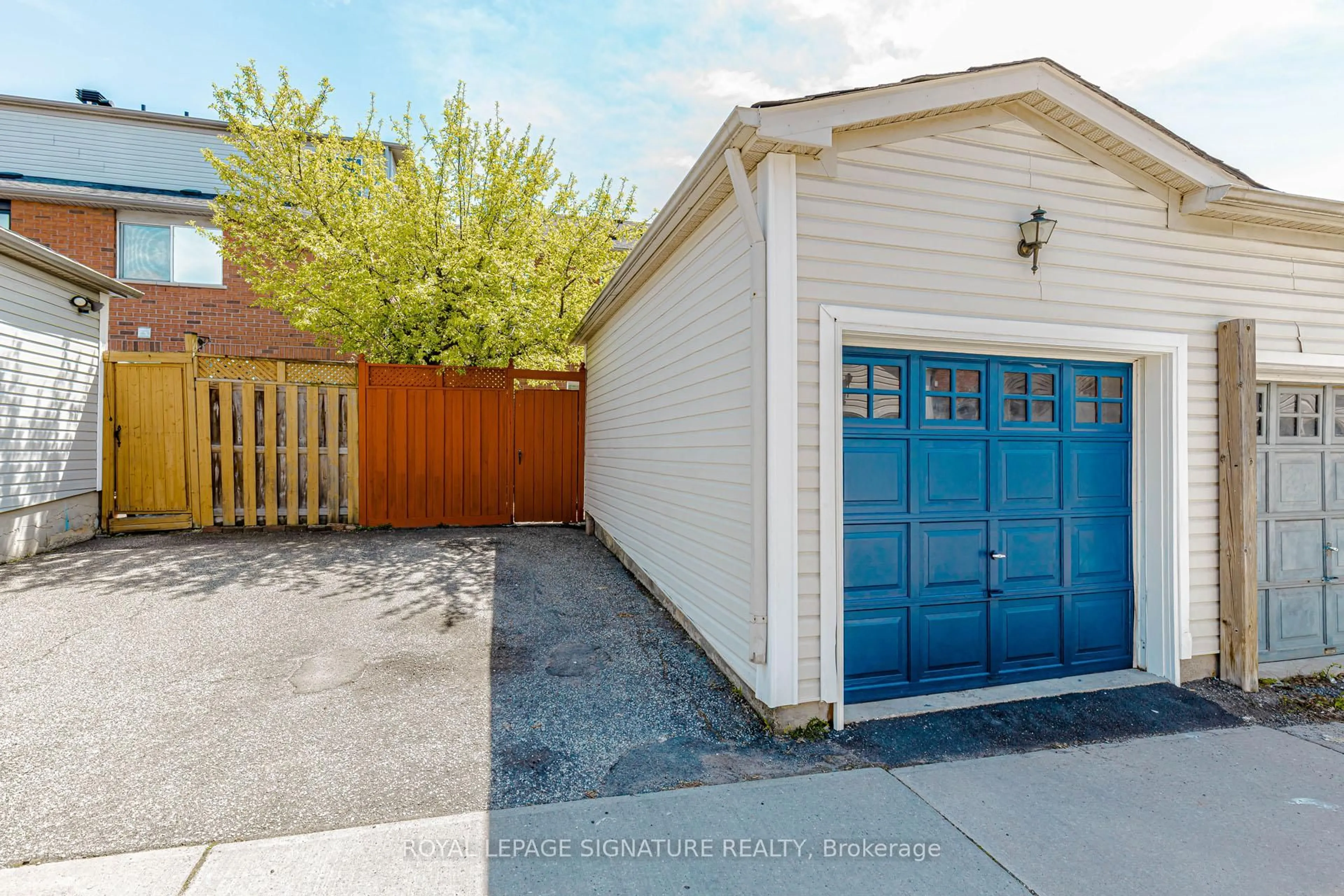 Indoor garage for 120 Tarragona Blvd, Toronto Ontario M6N 5C5