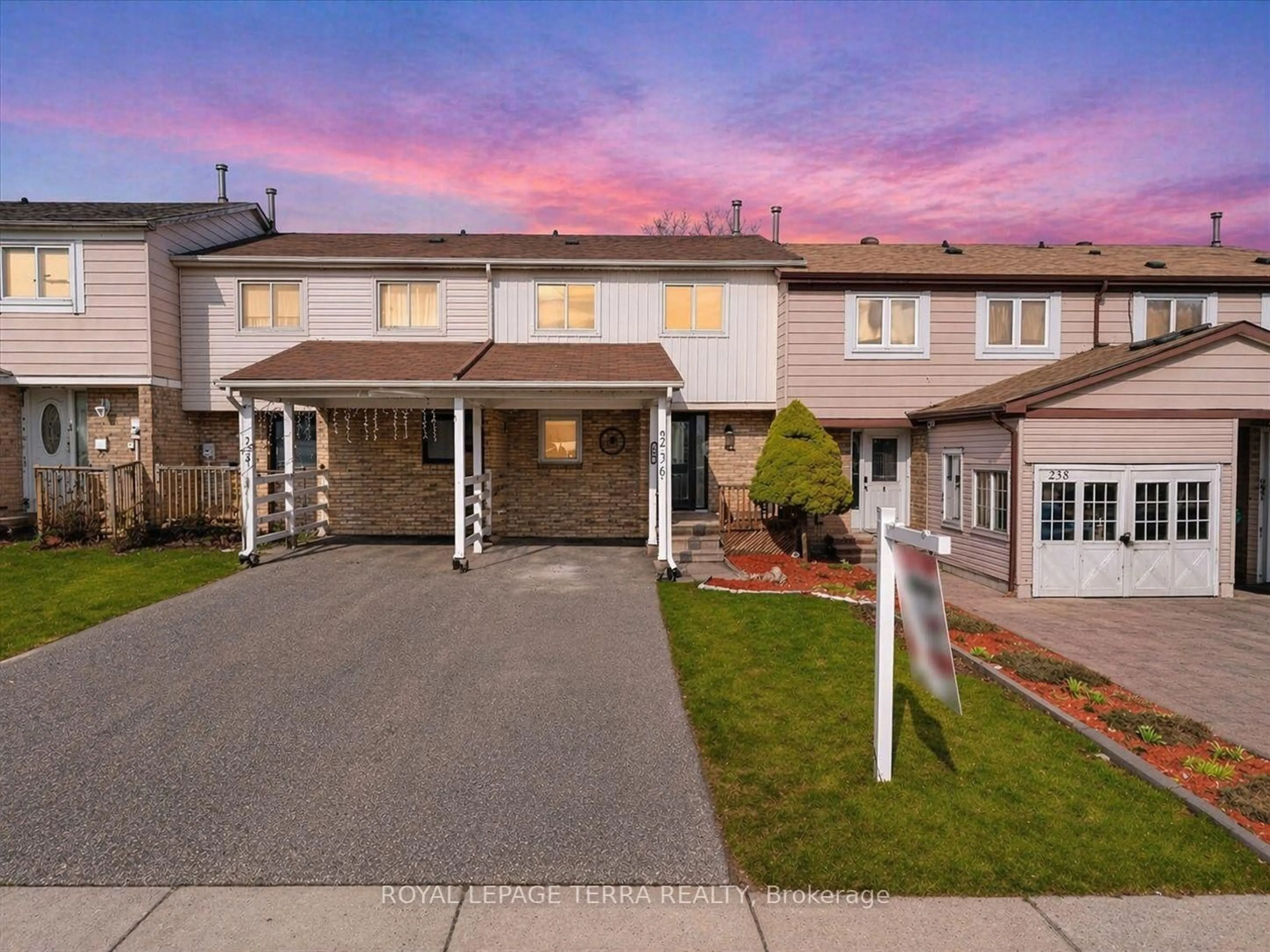 A pic from outside/outdoor area/front of a property/back of a property/a pic from drone, street for 236 Royal Salisbury Way, Brampton Ontario L6V 3H4