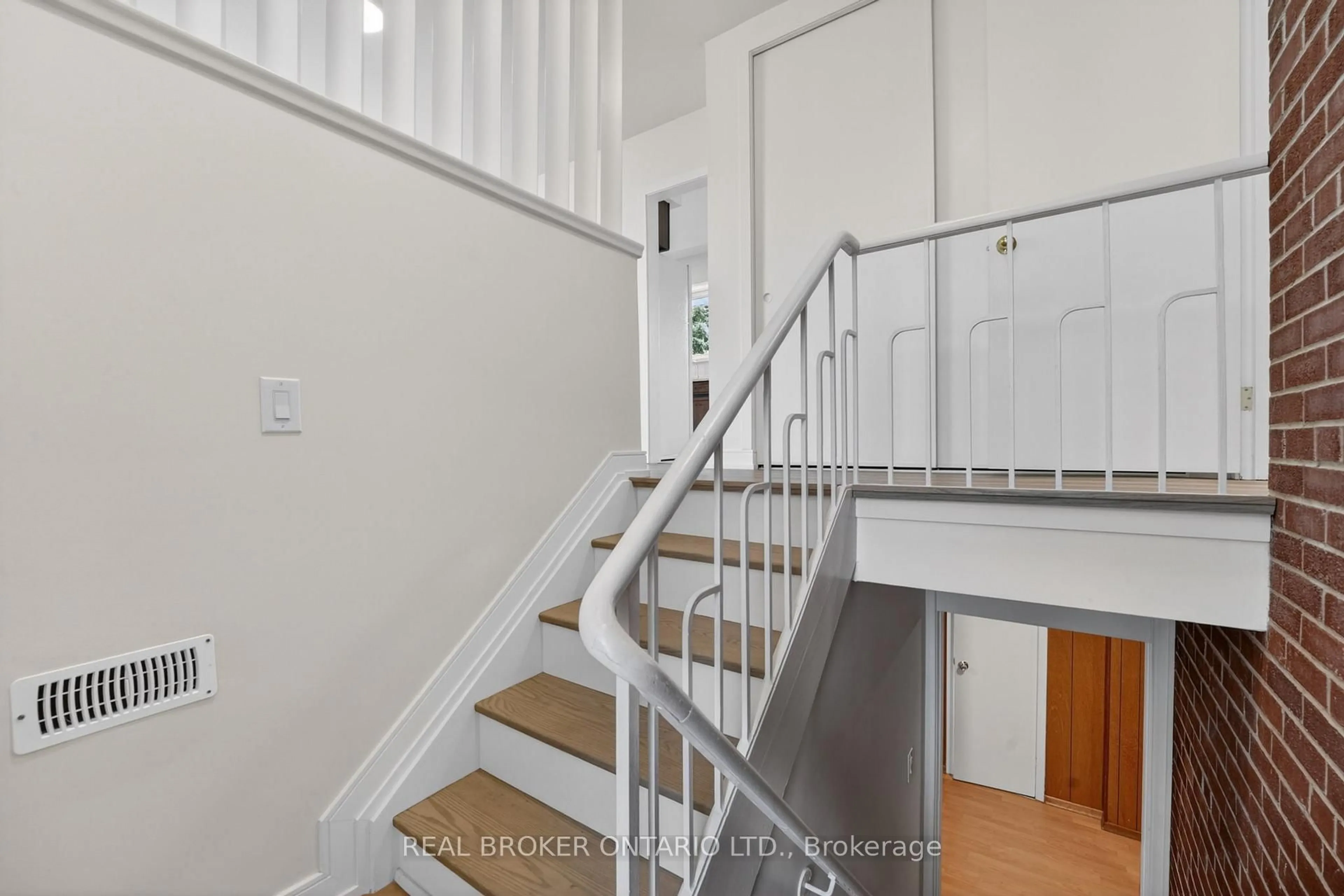 Unknown for 44 Mitre Pl, Toronto Ontario M9R 3C4