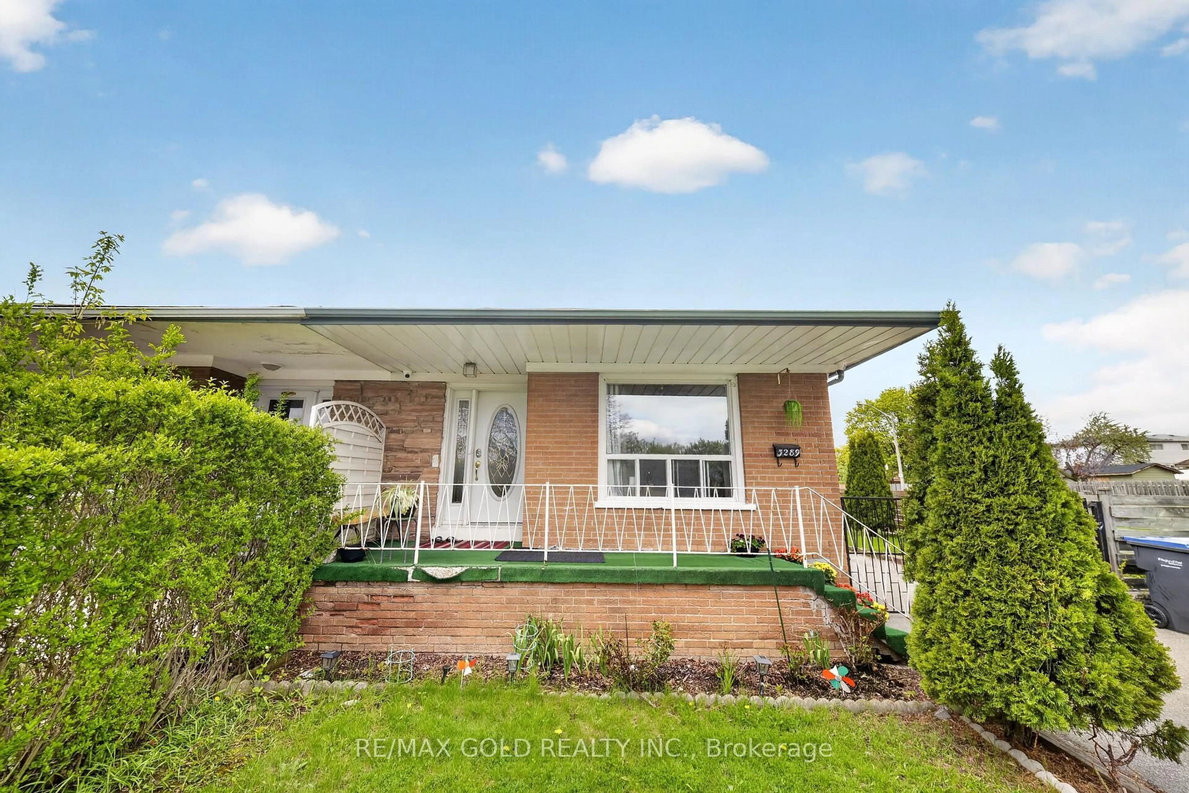 Unknown for 3289 Victory Cres, Mississauga Ontario L4T 1M1