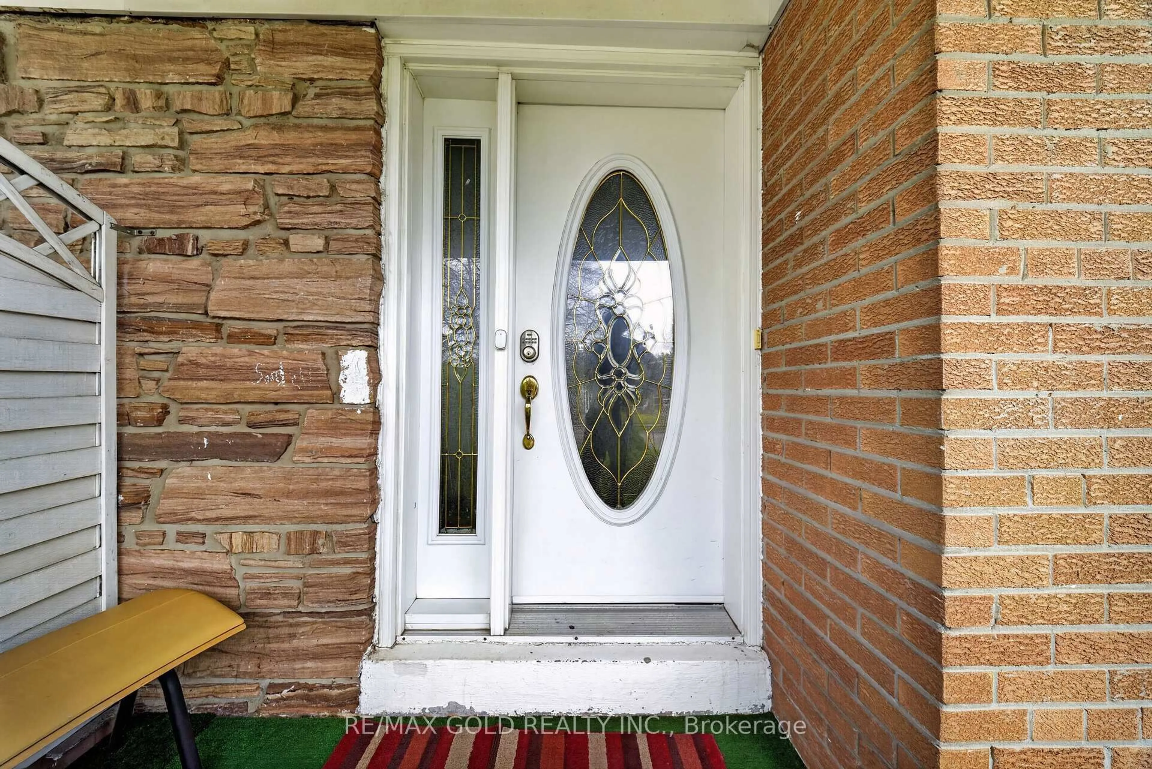 Indoor entryway for 3289 Victory Cres, Mississauga Ontario L4T 1M1