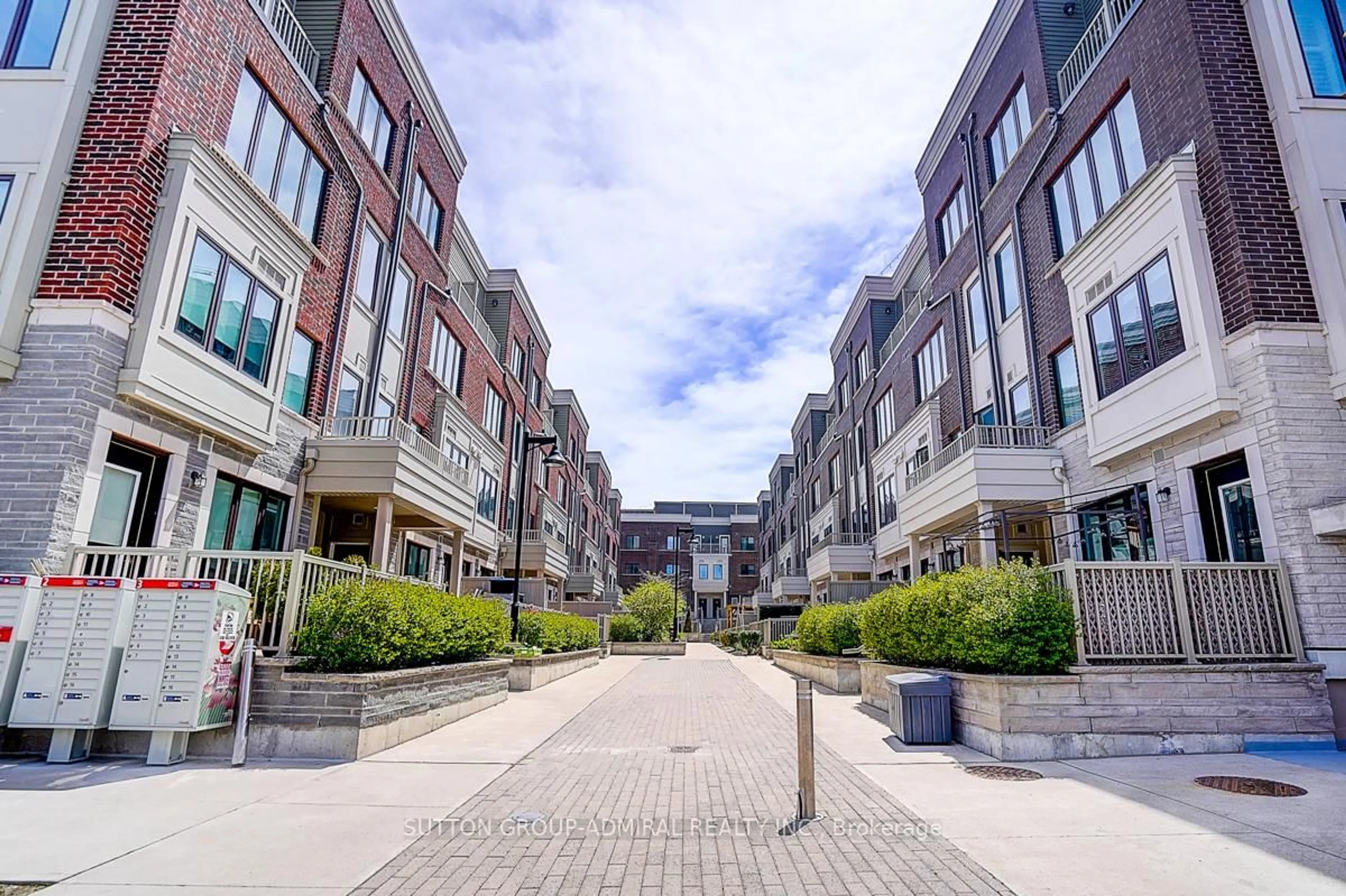 Patio, street for 85 Eastwood Park Gdns #18, Toronto Ontario M8W 0B9