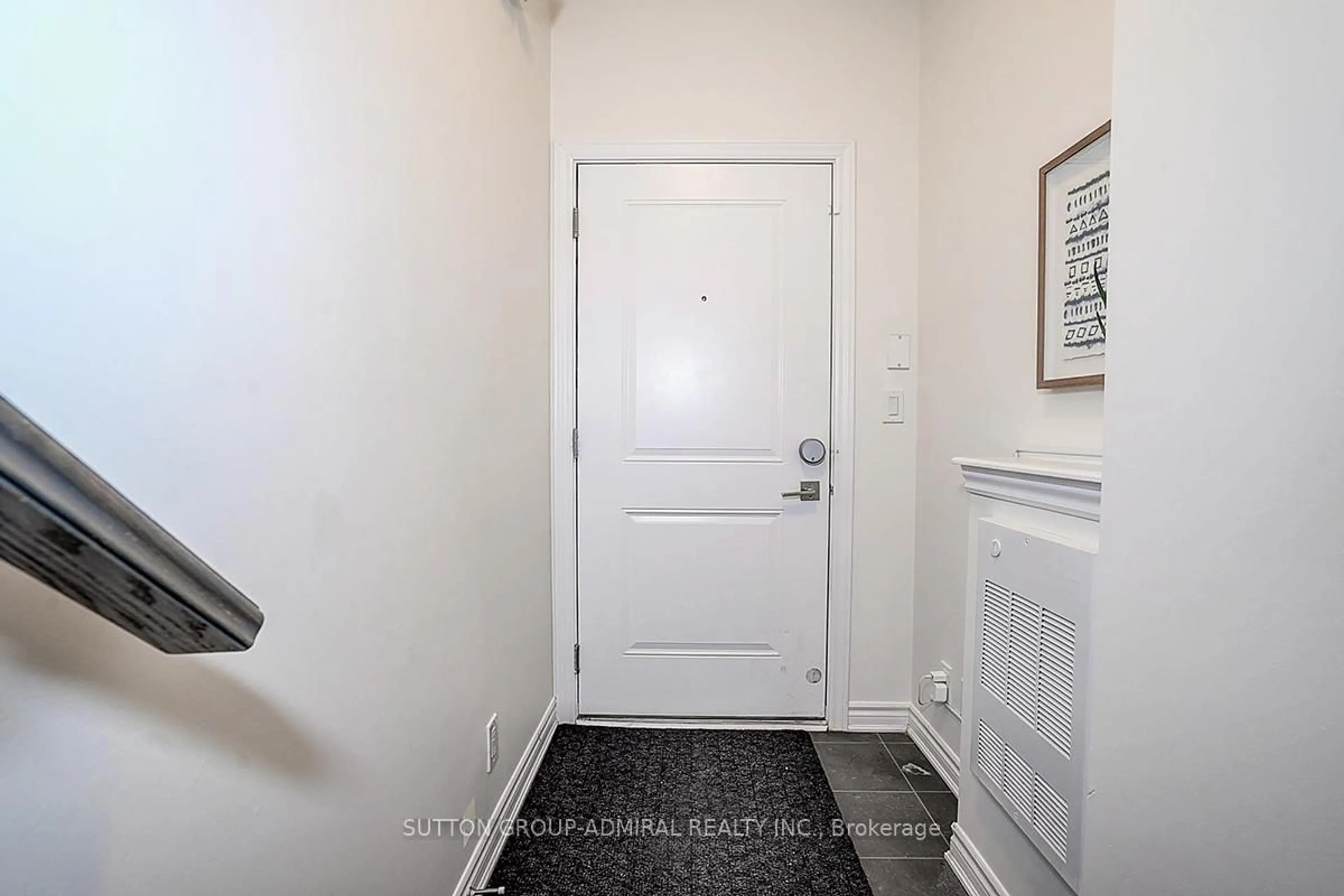 Indoor entryway for 85 Eastwood Park Gdns #18, Toronto Ontario M8W 0B9
