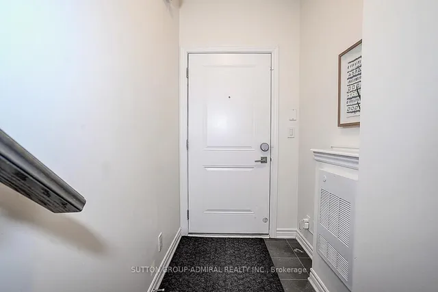 85 Eastwood Park Gdns #18, Toronto 4
