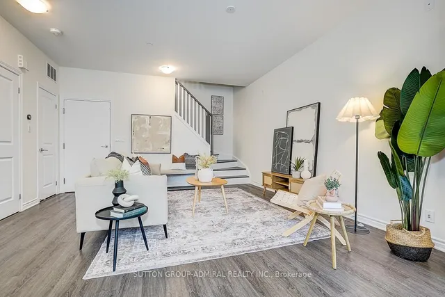 85 Eastwood Park Gdns #18, Toronto 5