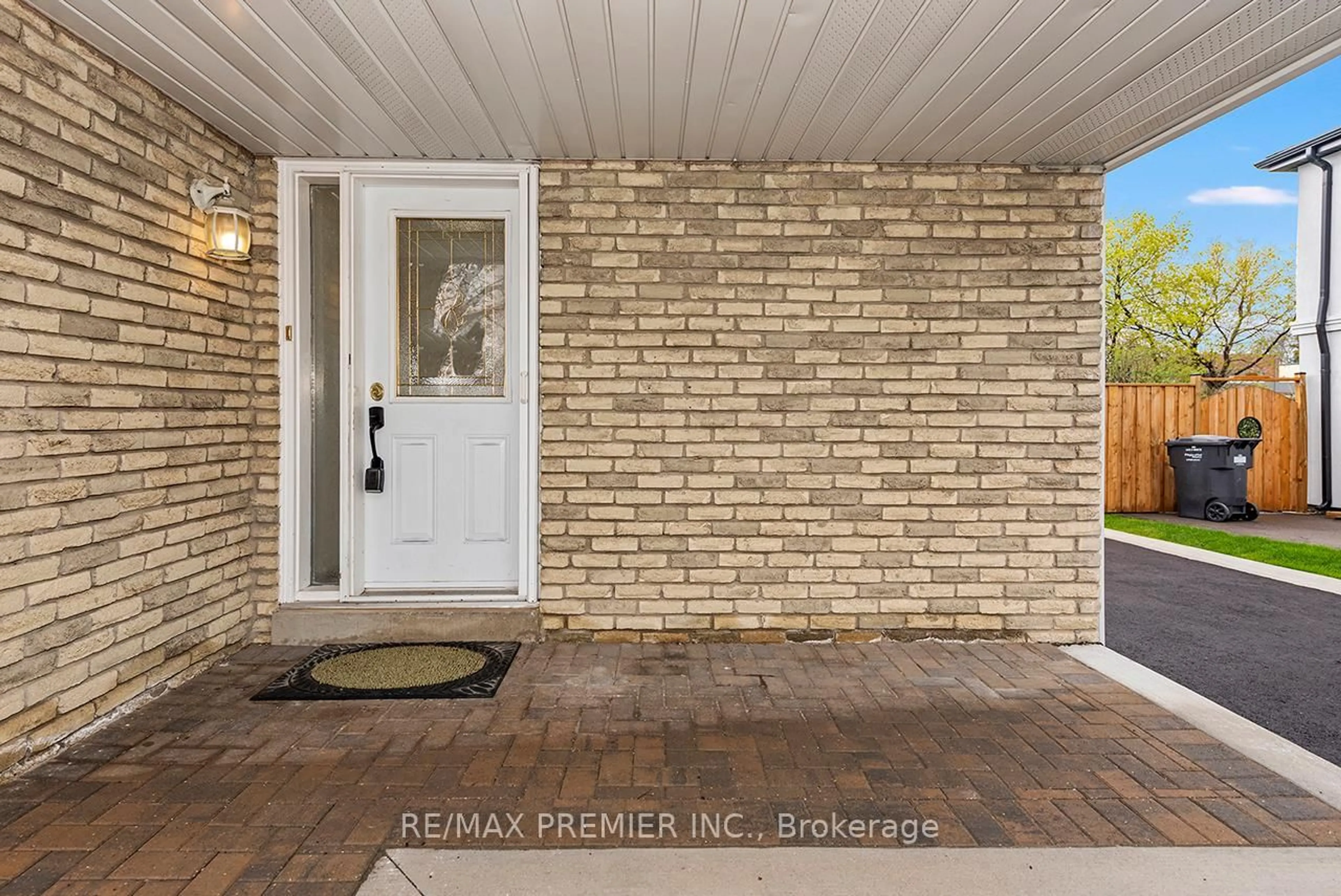 Indoor entryway for 261 Leavens Crt, Caledon Ontario L7E 2A8