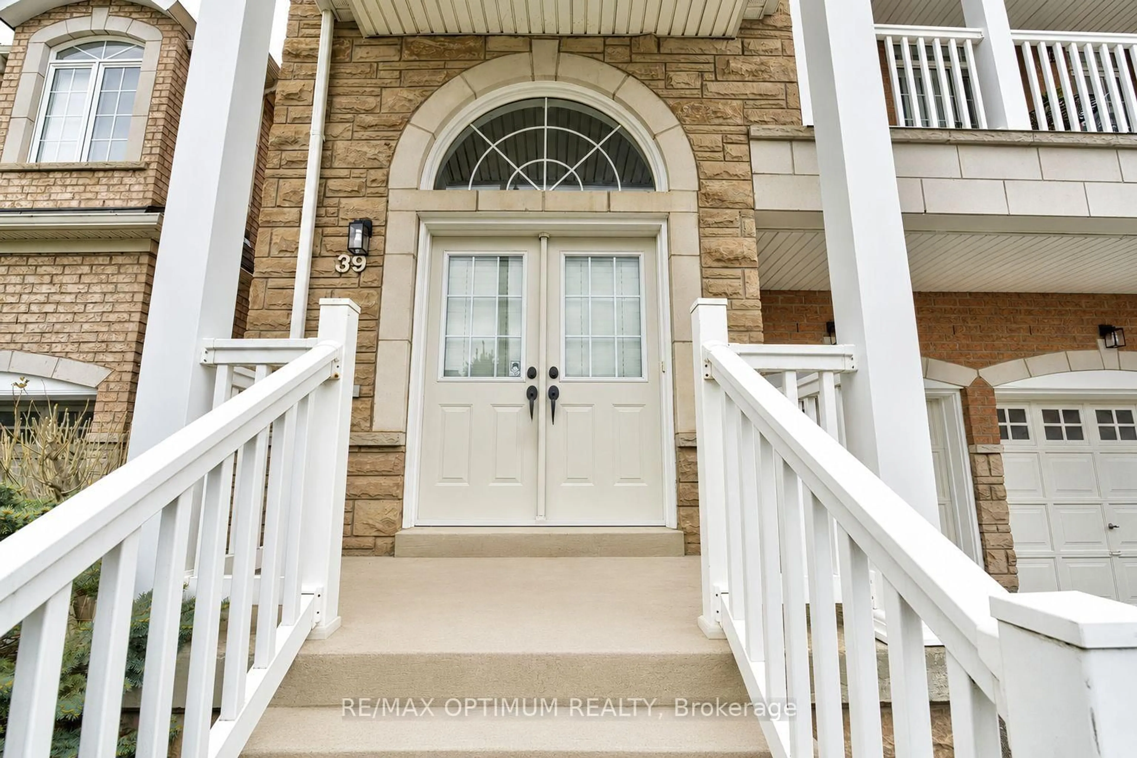 Indoor entryway for 39 Charcoal Way, Brampton Ontario L6Y 5P8