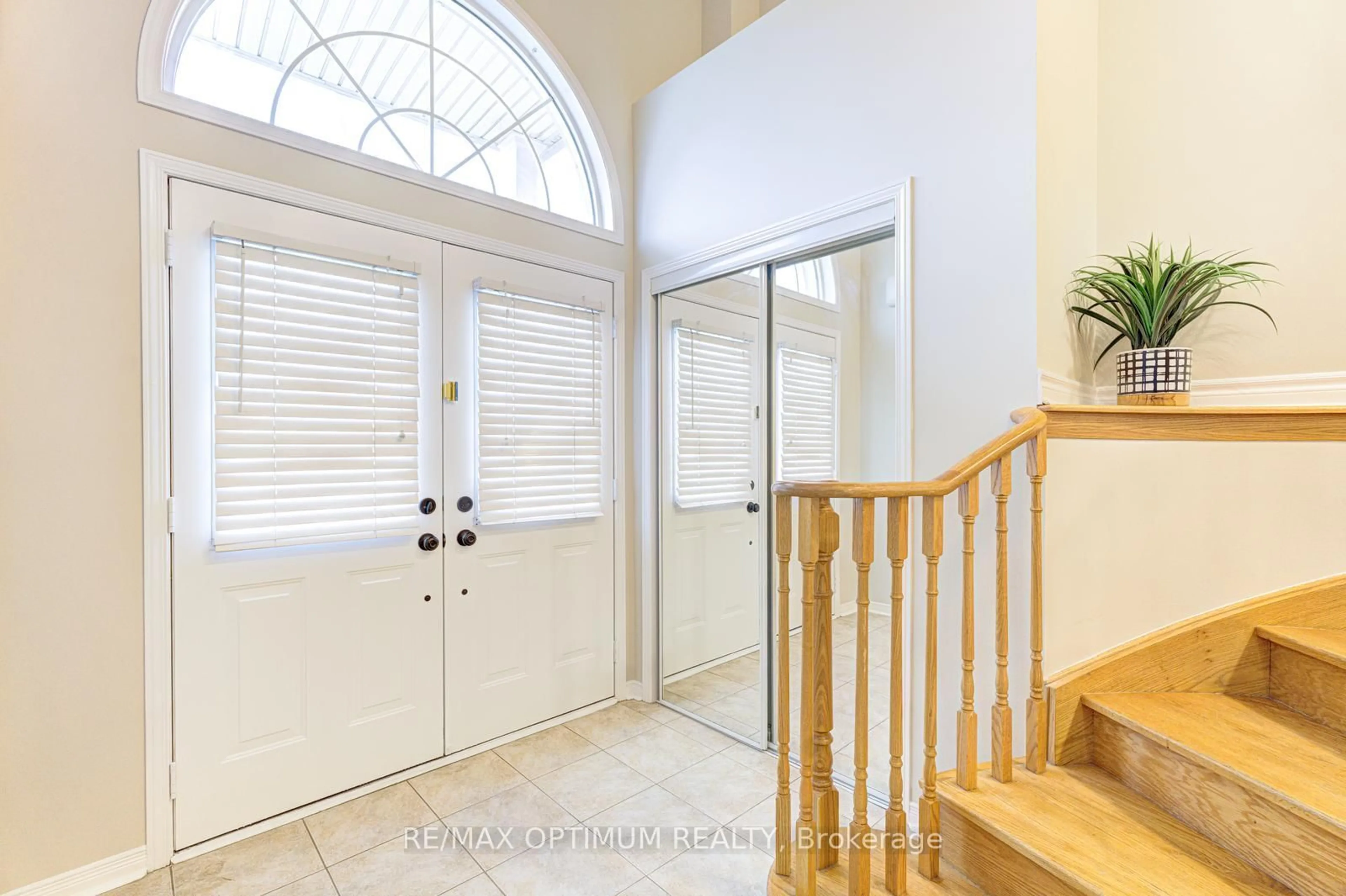 Indoor entryway for 39 Charcoal Way, Brampton Ontario L6Y 5P8