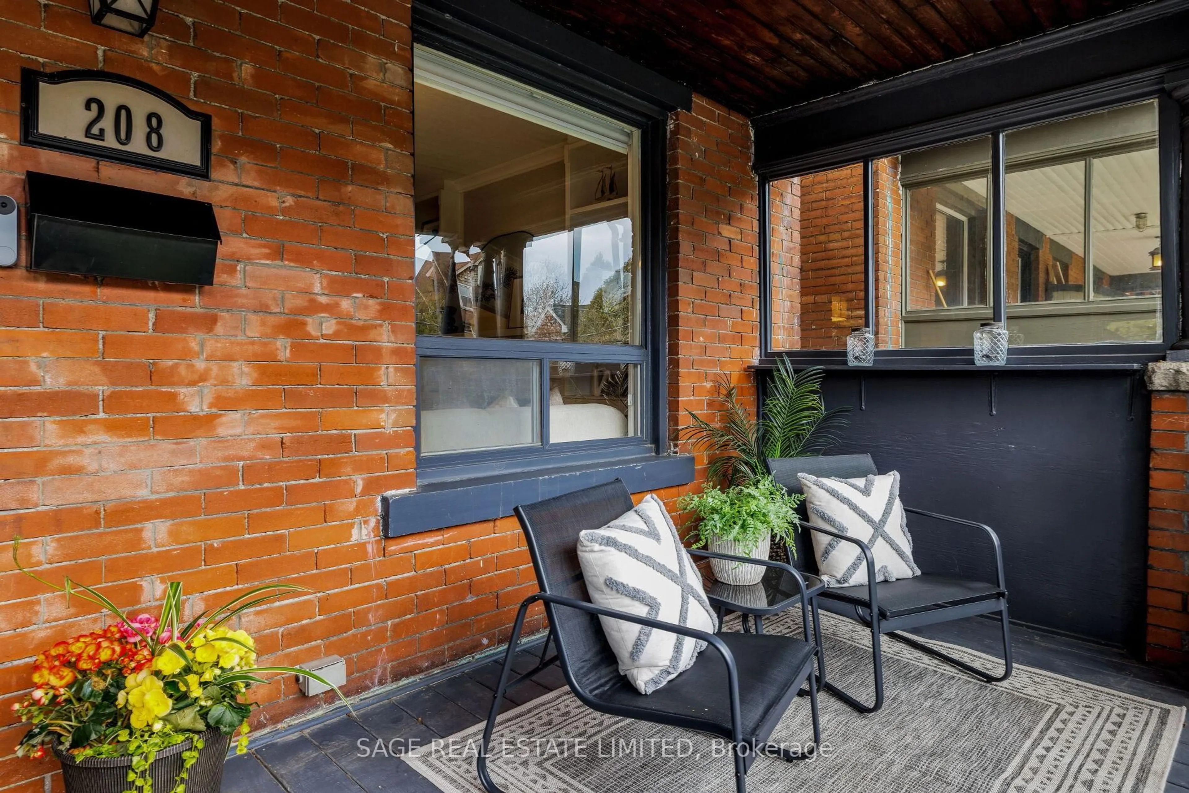 Patio, street for 208 Galley Ave, Toronto Ontario M6R 1H4