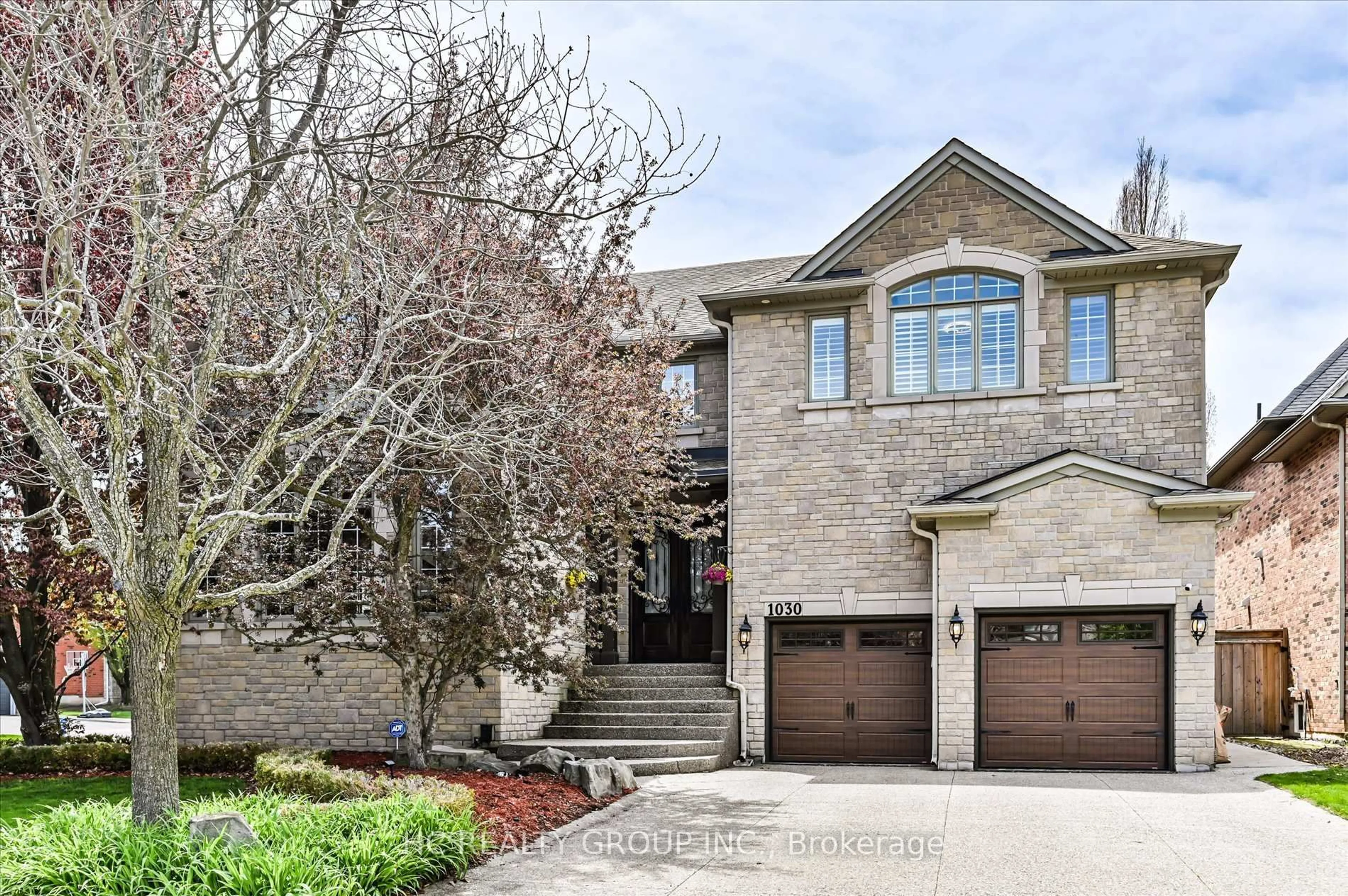 Home with brick exterior material, street for 1030 Skyvalley Cres, Oakville Ontario L6M 3L2