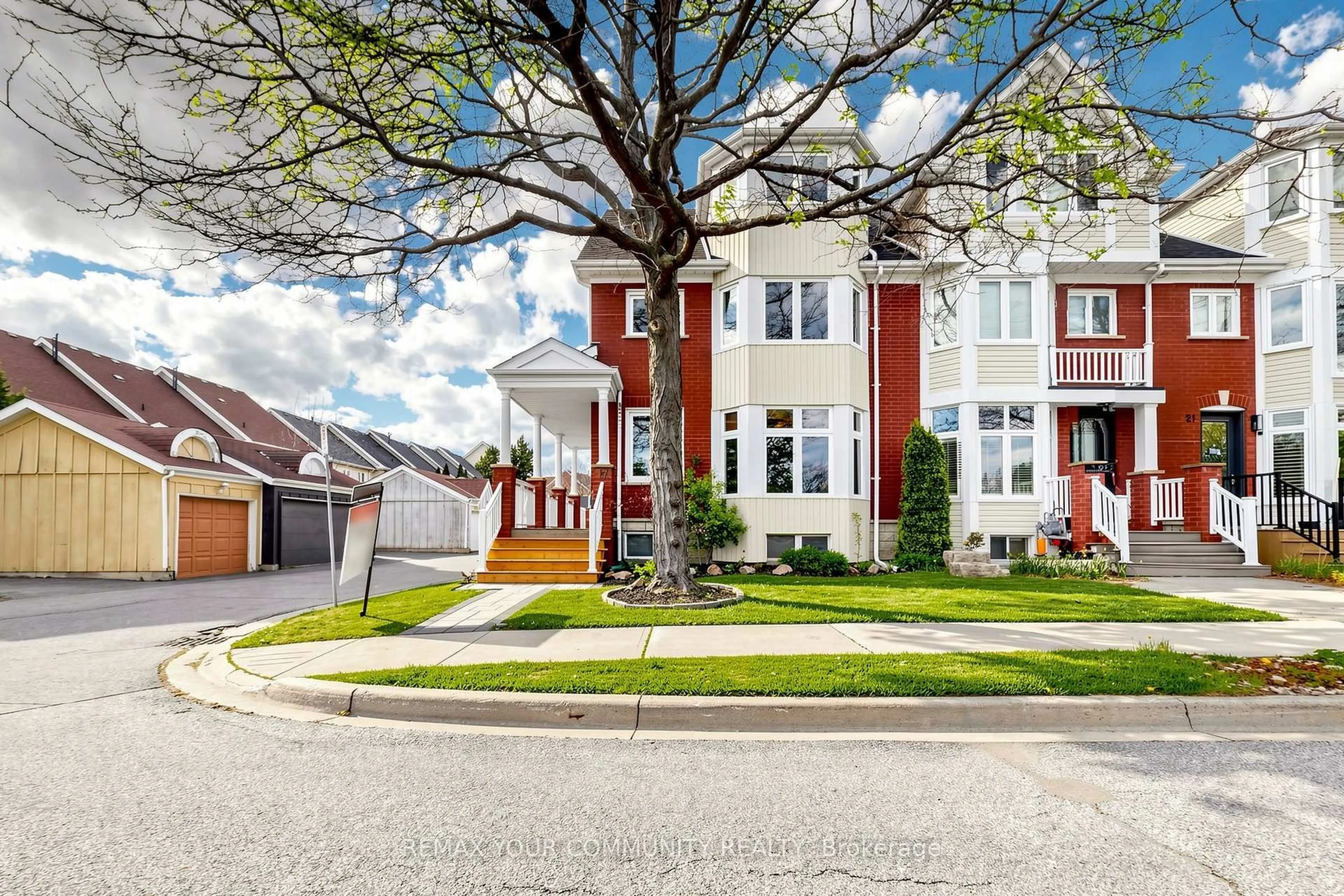 Home with brick exterior material, street for 17 Bridgewater Rd, Oakville Ontario L6H 6G8
