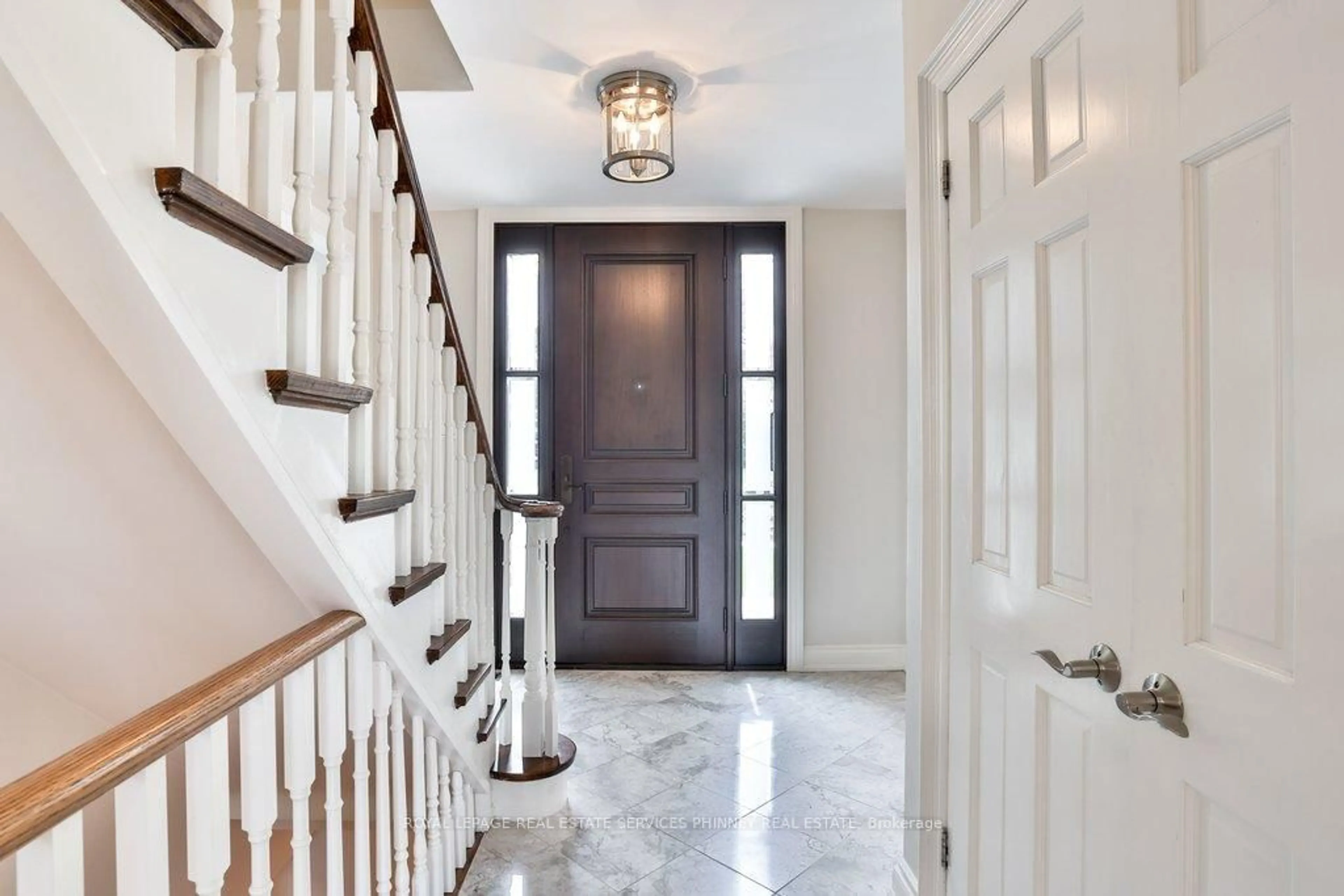 Indoor entryway for 1163 Cayente Pl, Mississauga Ontario L5H 3B9