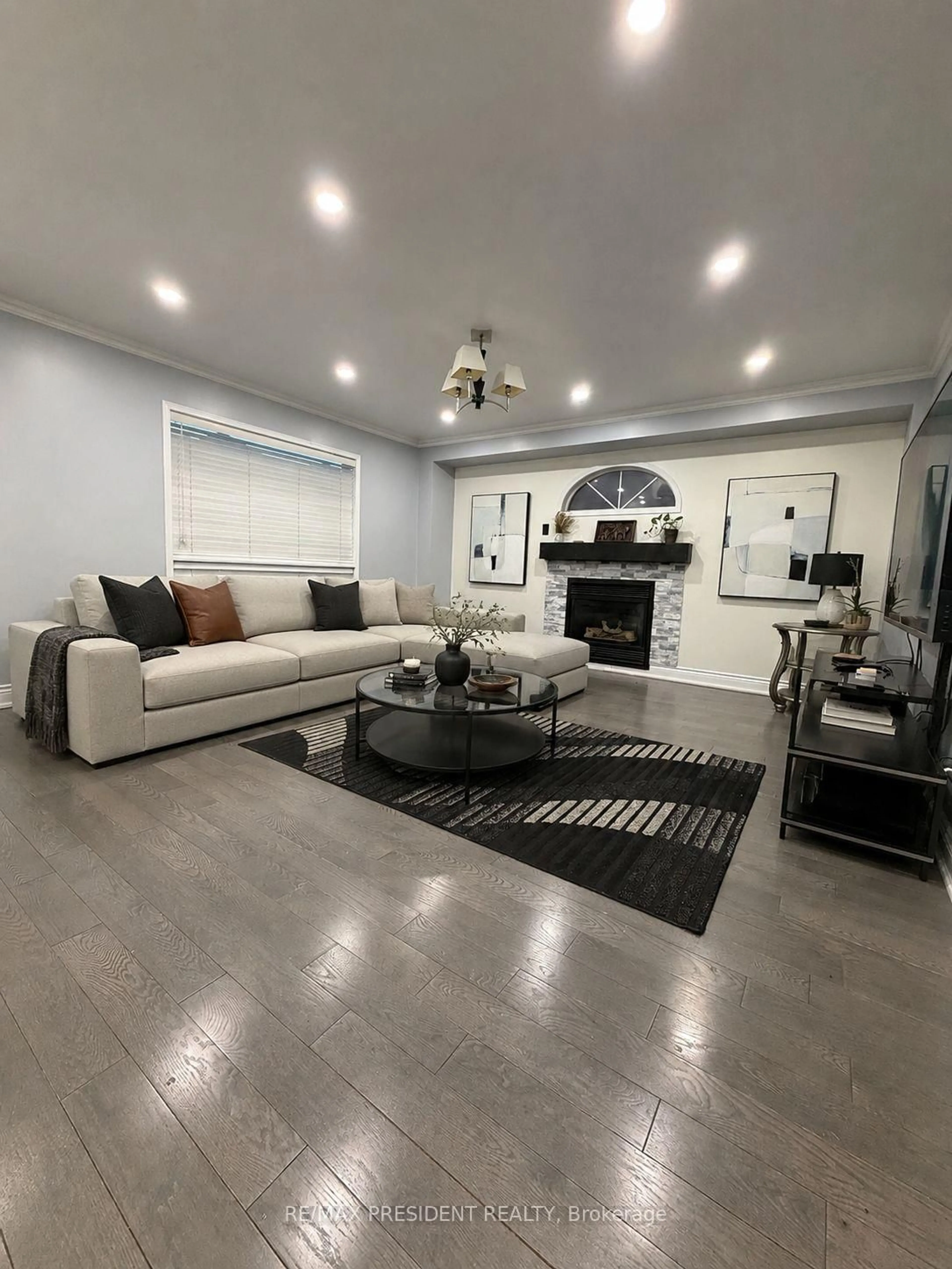 Living room with furniture, unknown for 31 Southbend Dr, Brampton Ontario L7A 1K5