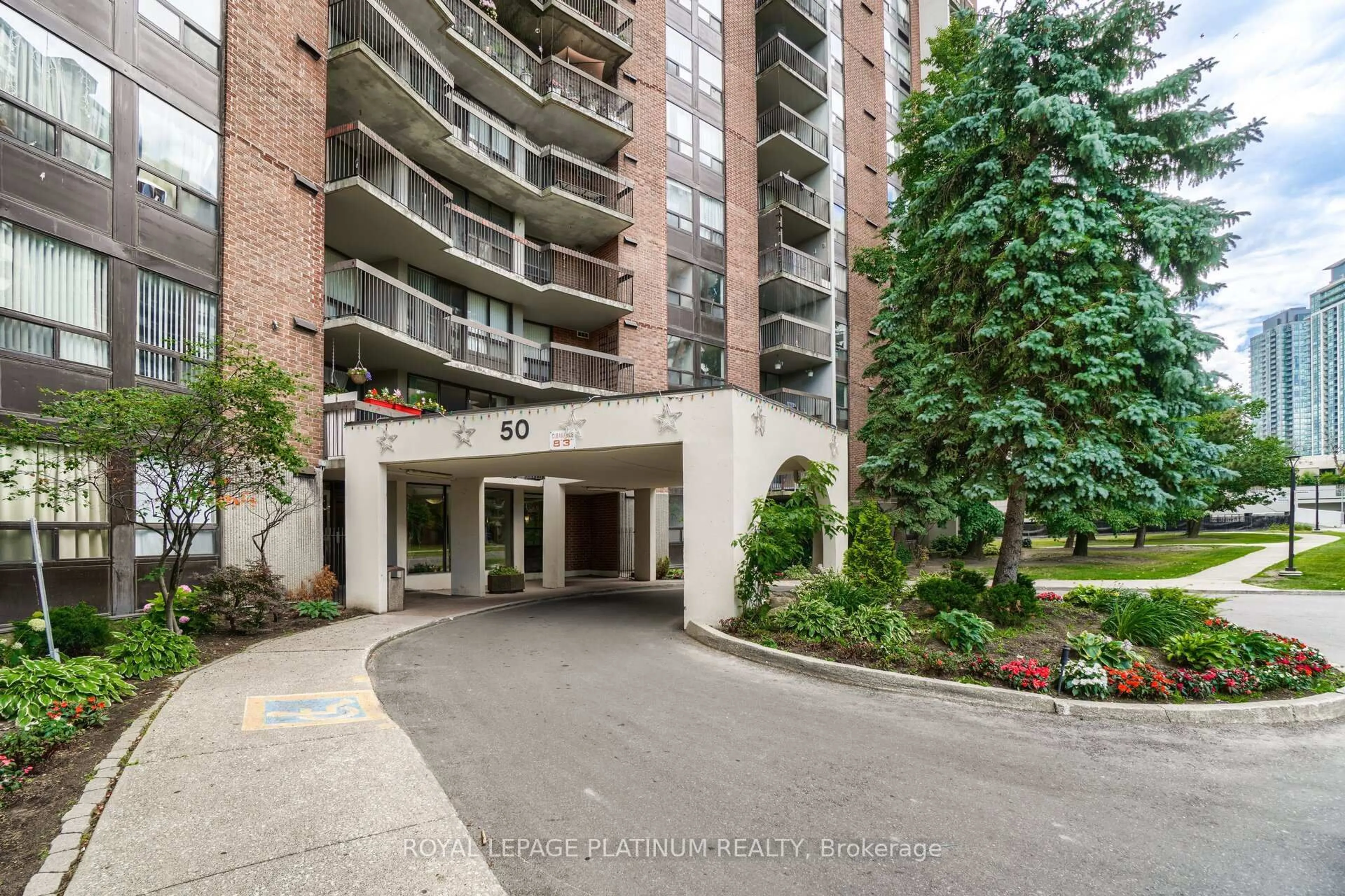 Indoor foyer for 50 Mississauga Valley Blvd #1012, Mississauga Ontario L5A 3S2