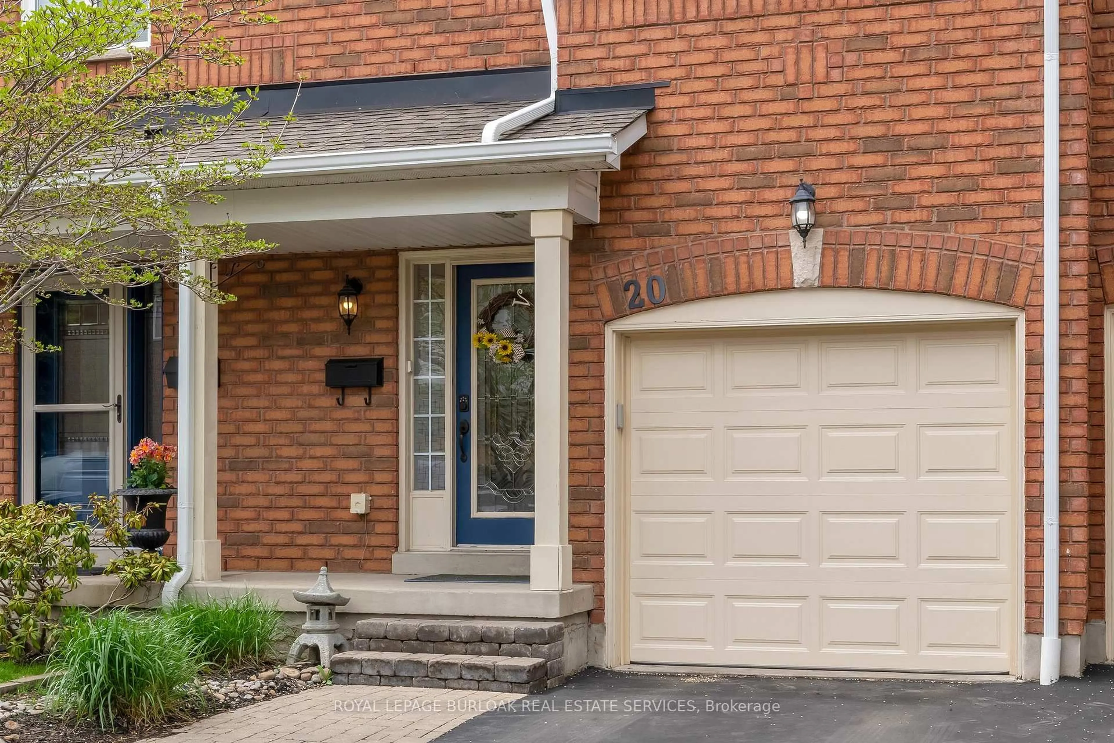 Home with brick exterior material, street for 710 Spring Gardens Rd #20, Burlington Ontario L7T 4K7