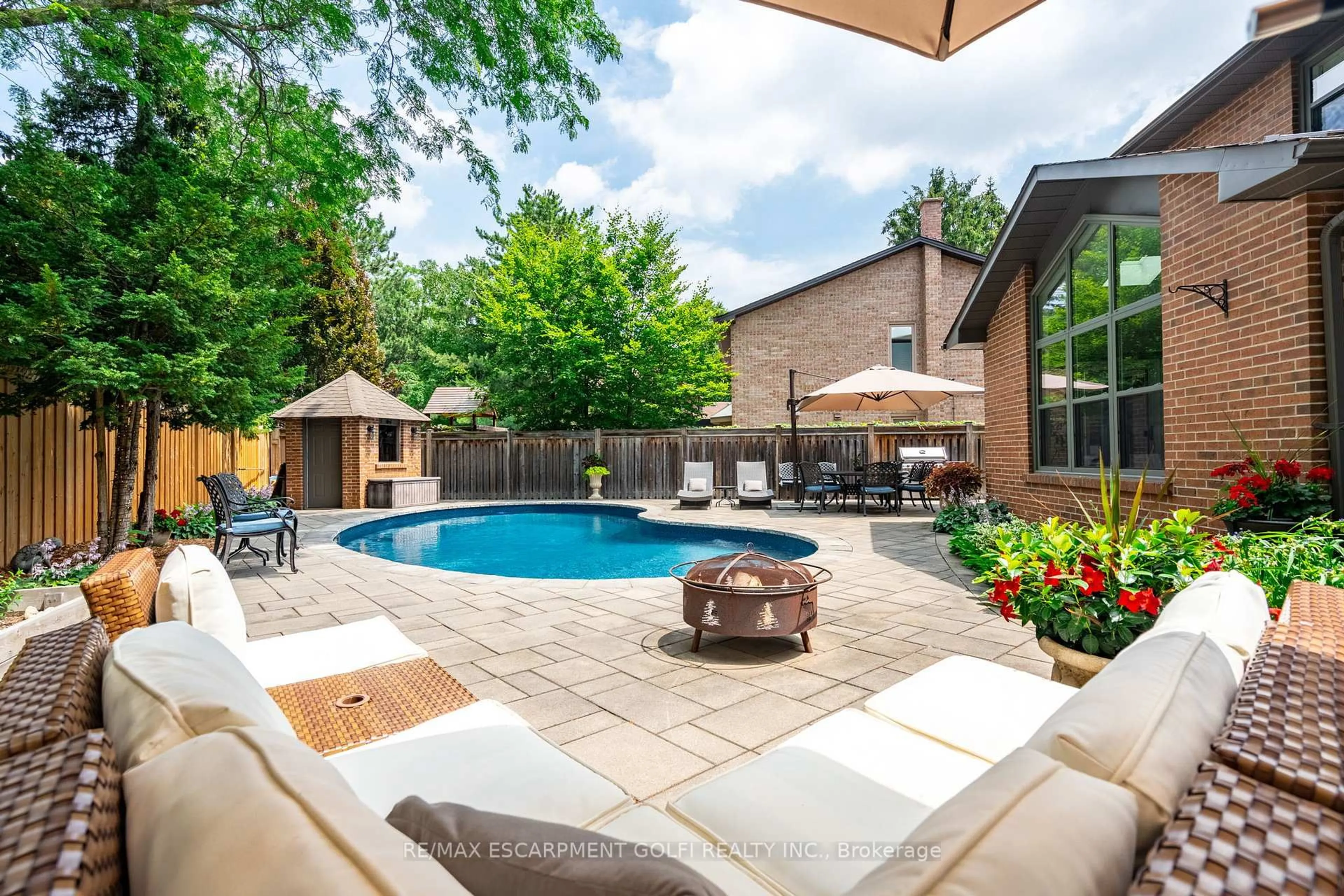 Patio, street for 1765 Featherston Crt, Mississauga Ontario L5L 3E2