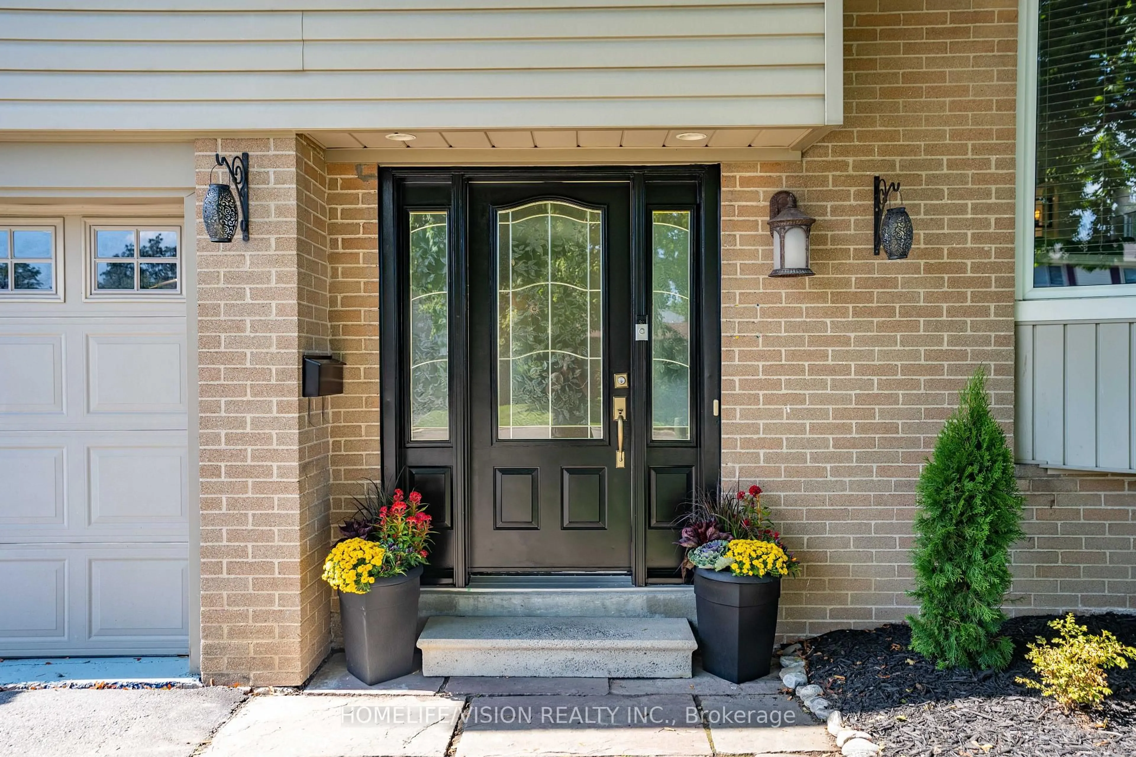 Indoor entryway for 16 Palgrave Cres, Brampton Ontario L6W 1C9