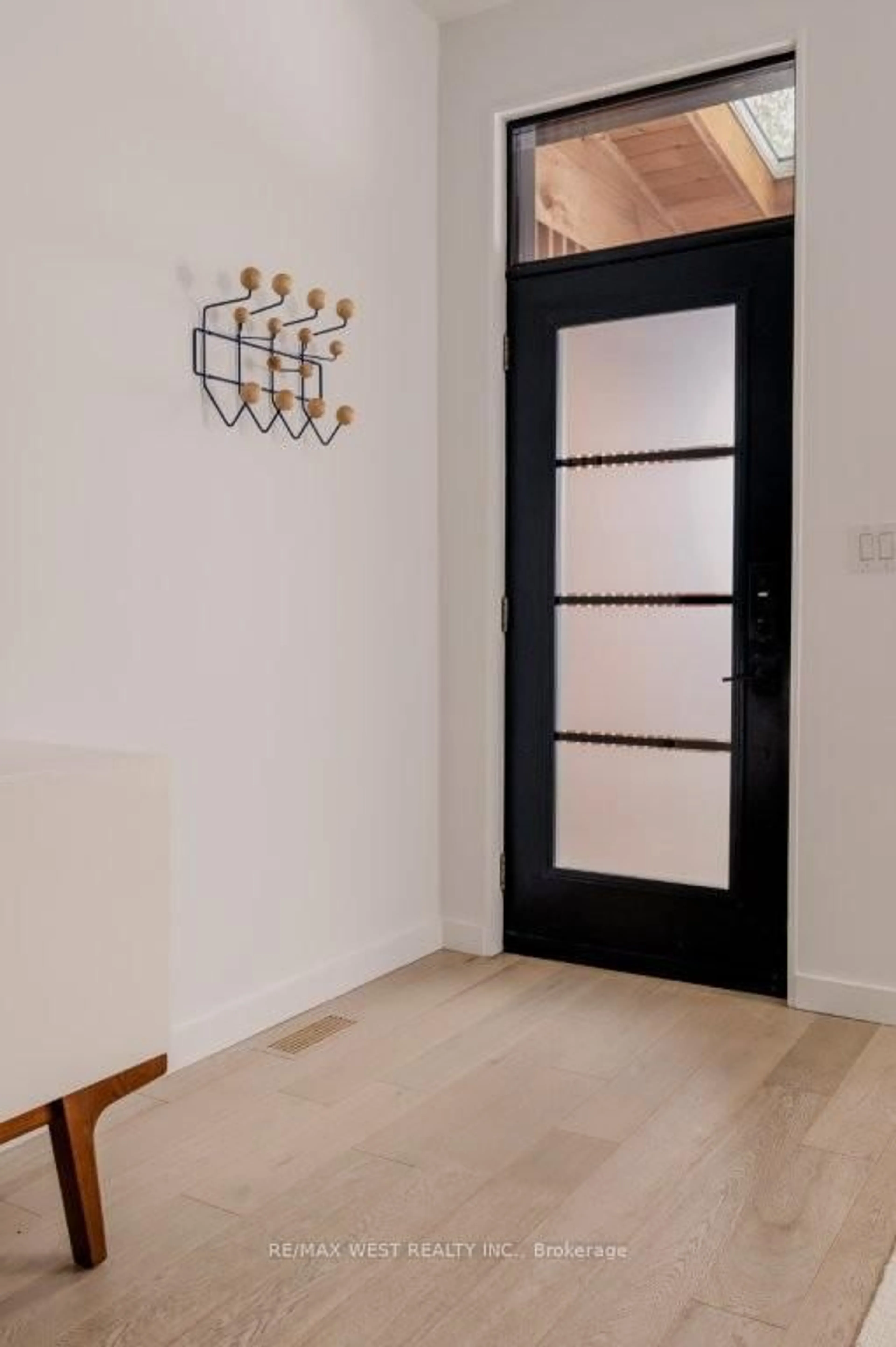 Indoor entryway for 110 Fern Ave, Toronto Ontario M6R 1K3
