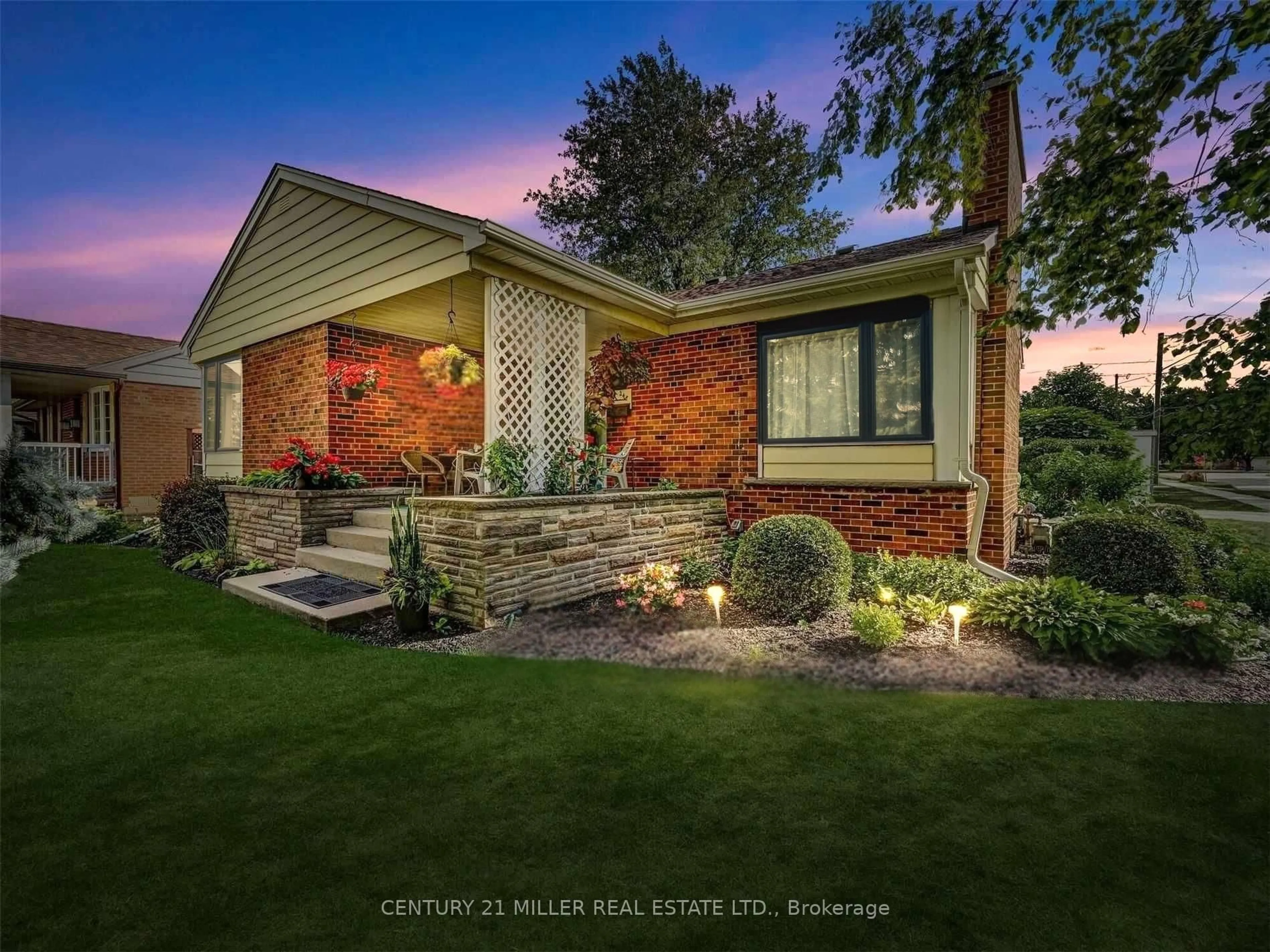 Home with brick exterior material, street for 248 Kingsleigh Crt, Milton Ontario L9T 1X7