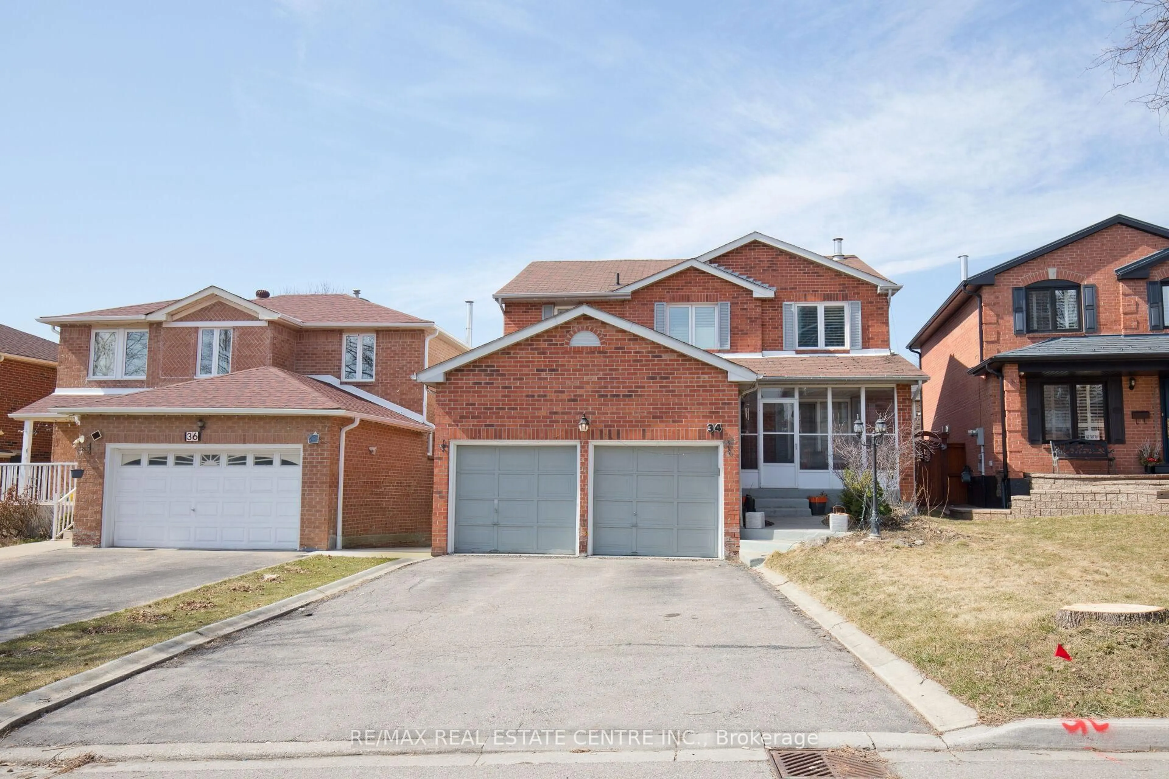 Home with brick exterior material, street for 34 Smithers Cres, Brampton Ontario L6Y 3K8