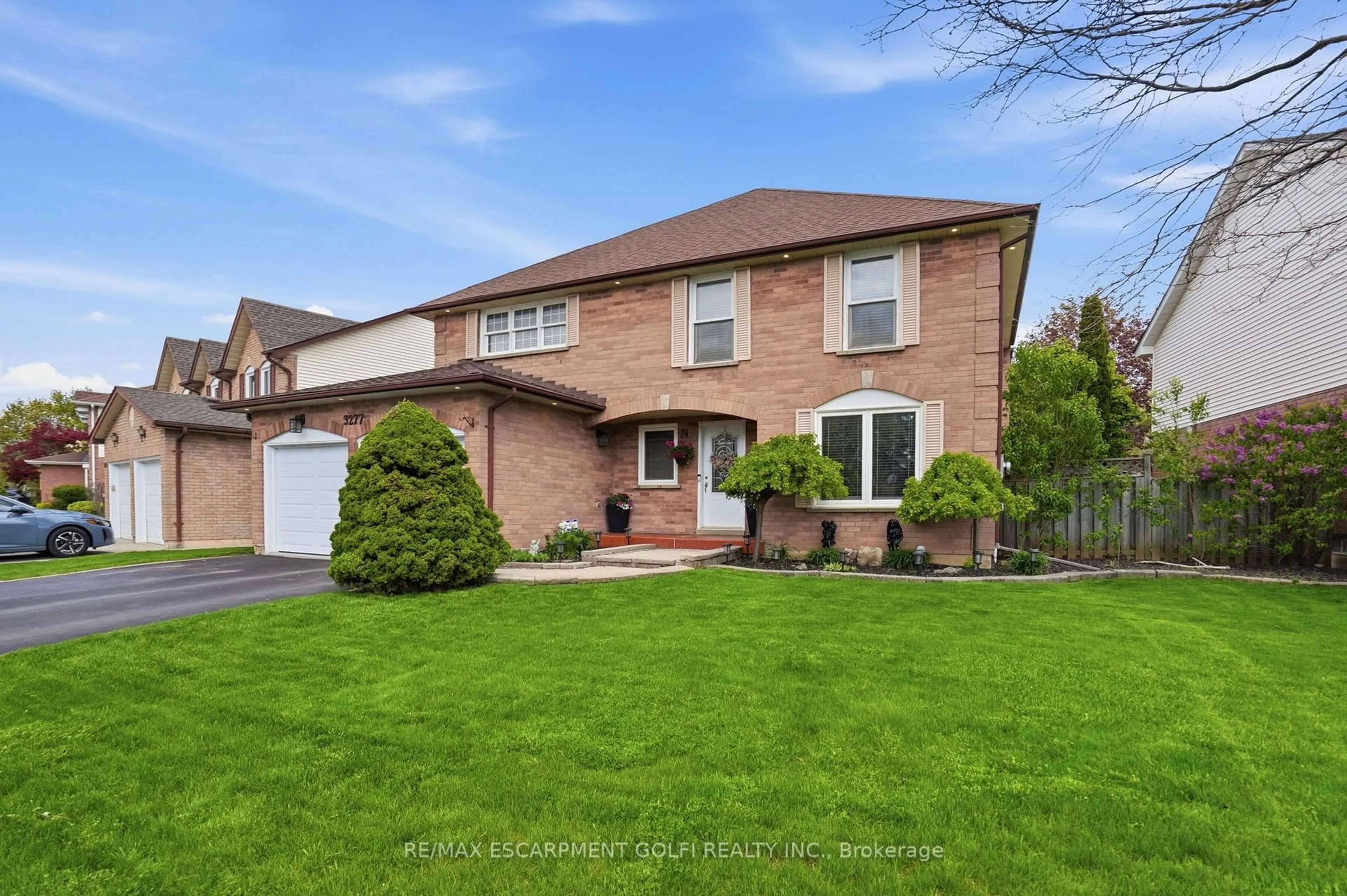 Home with brick exterior material, street for 3277 Folkway Dr, Burlington Ontario L7M 3J2