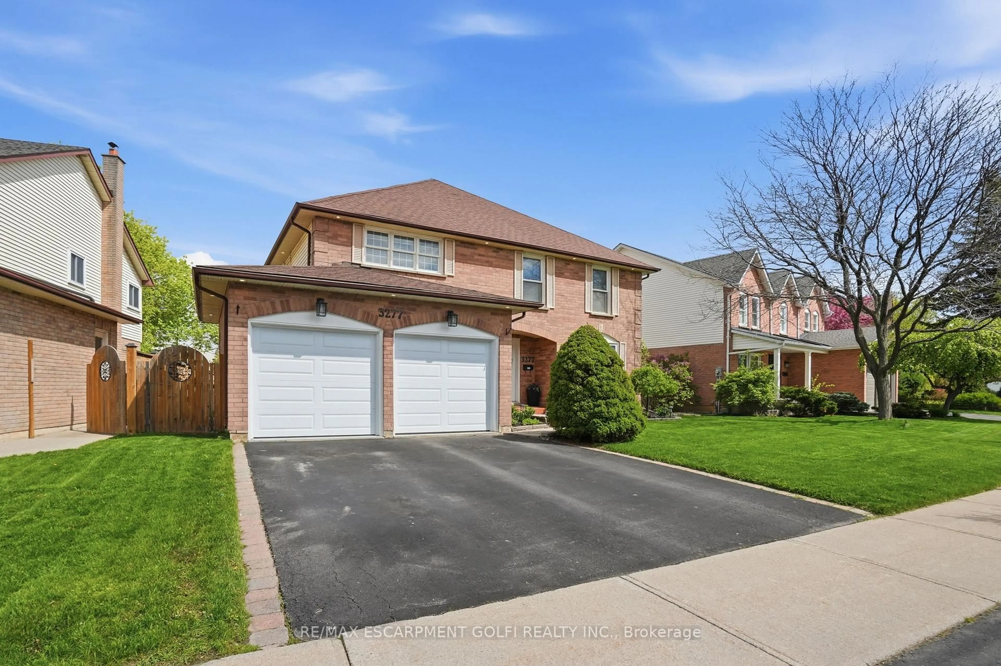 Home with brick exterior material, street for 3277 Folkway Dr, Burlington Ontario L7M 3J2