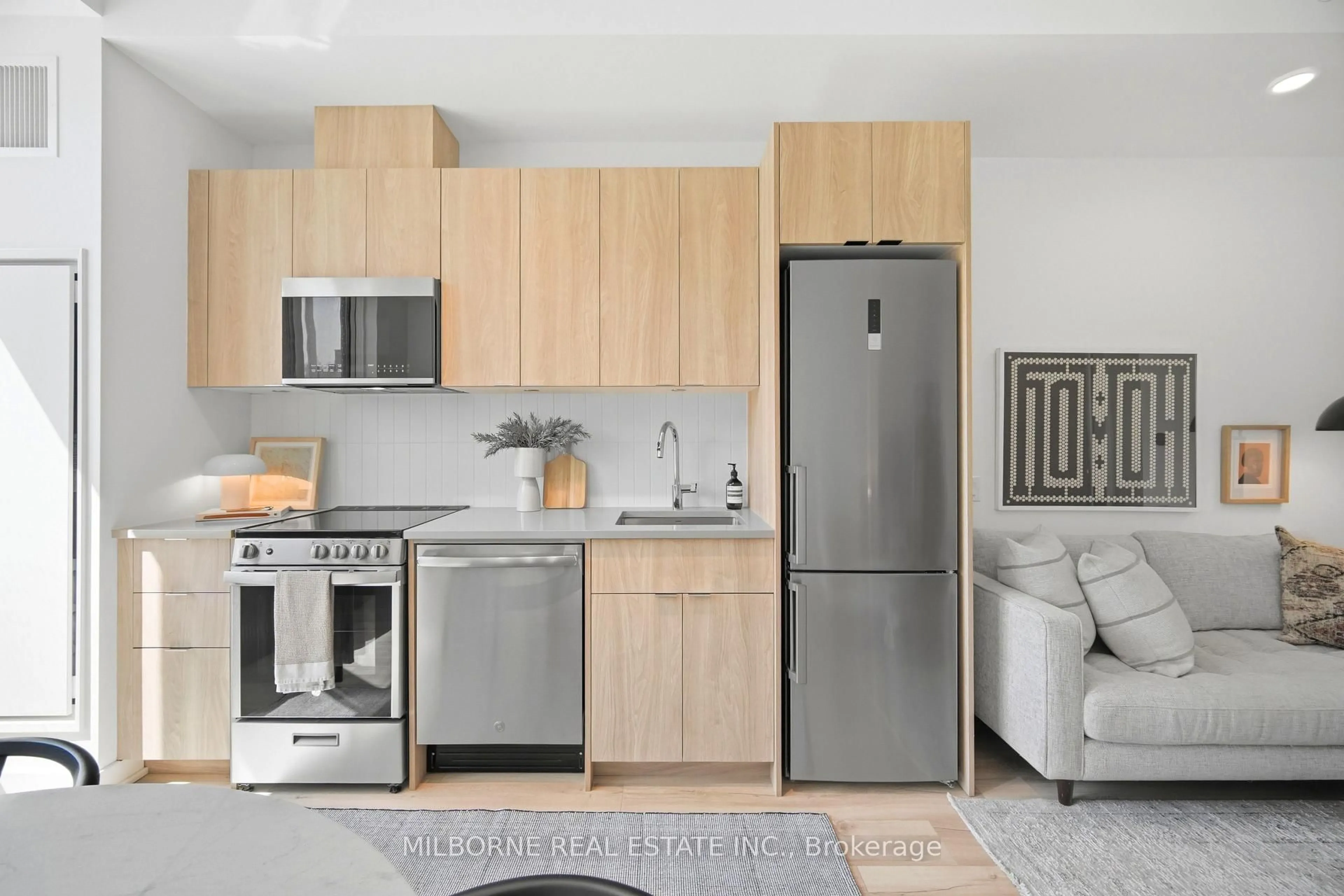 Unknown for 1660 Bloor St #207, Toronto Ontario M6P 1A8