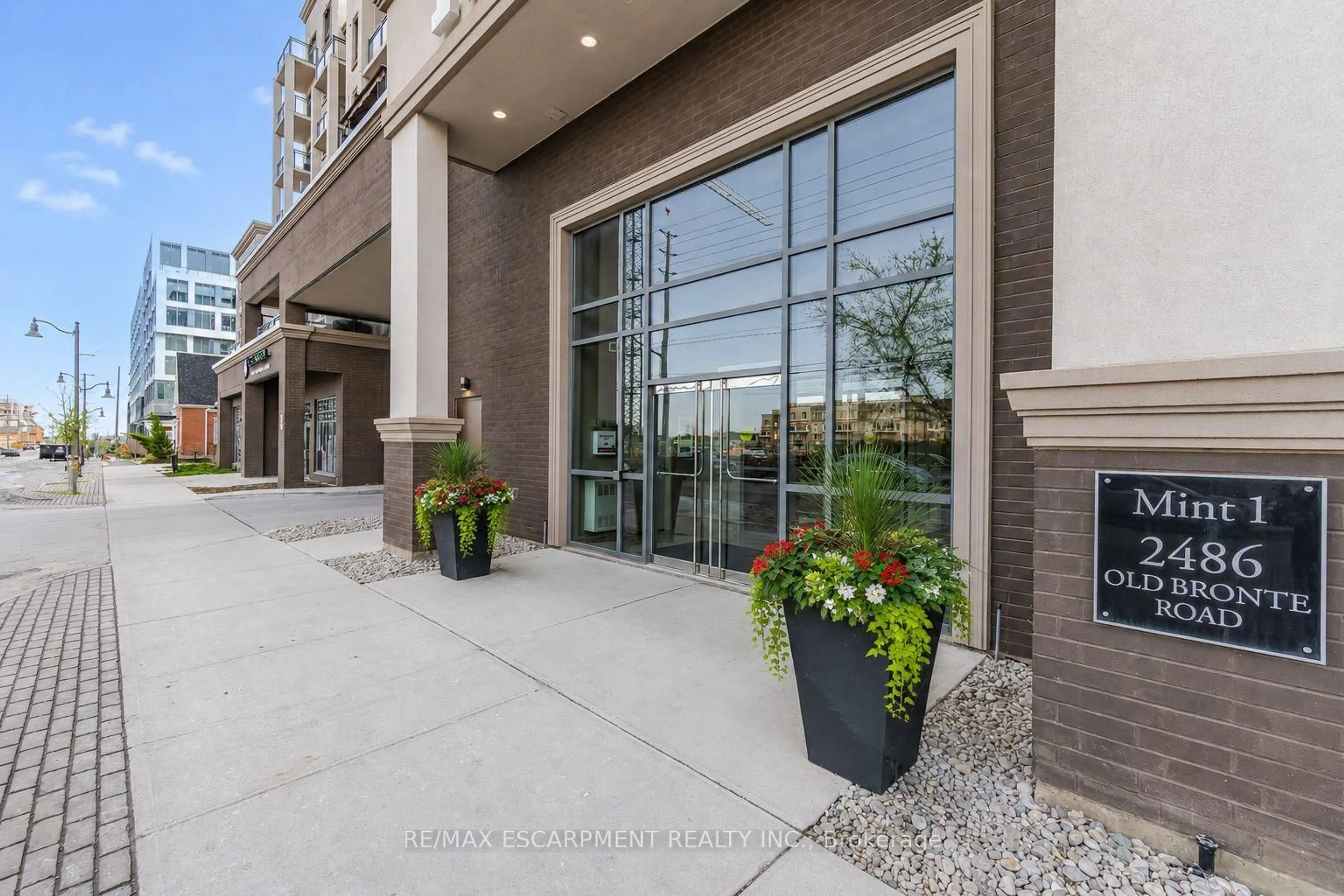 Unknown for 2486 Old Bronte Rd #PH #811, Oakville Ontario L6M 0Y4