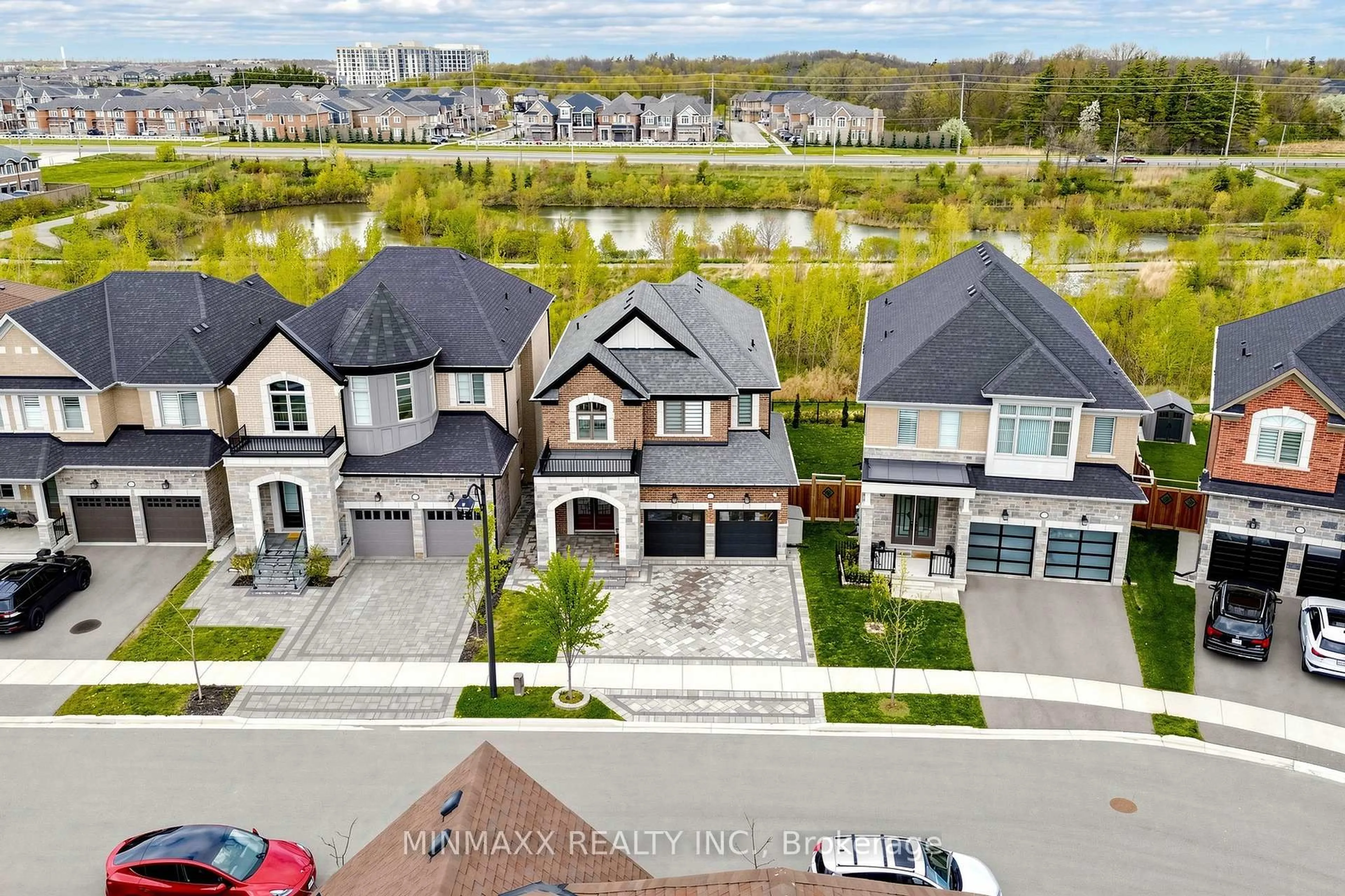 A pic from outside/outdoor area/front of a property/back of a property/a pic from drone, street for 571 Beam Crt, Milton Ontario L9E 1L3