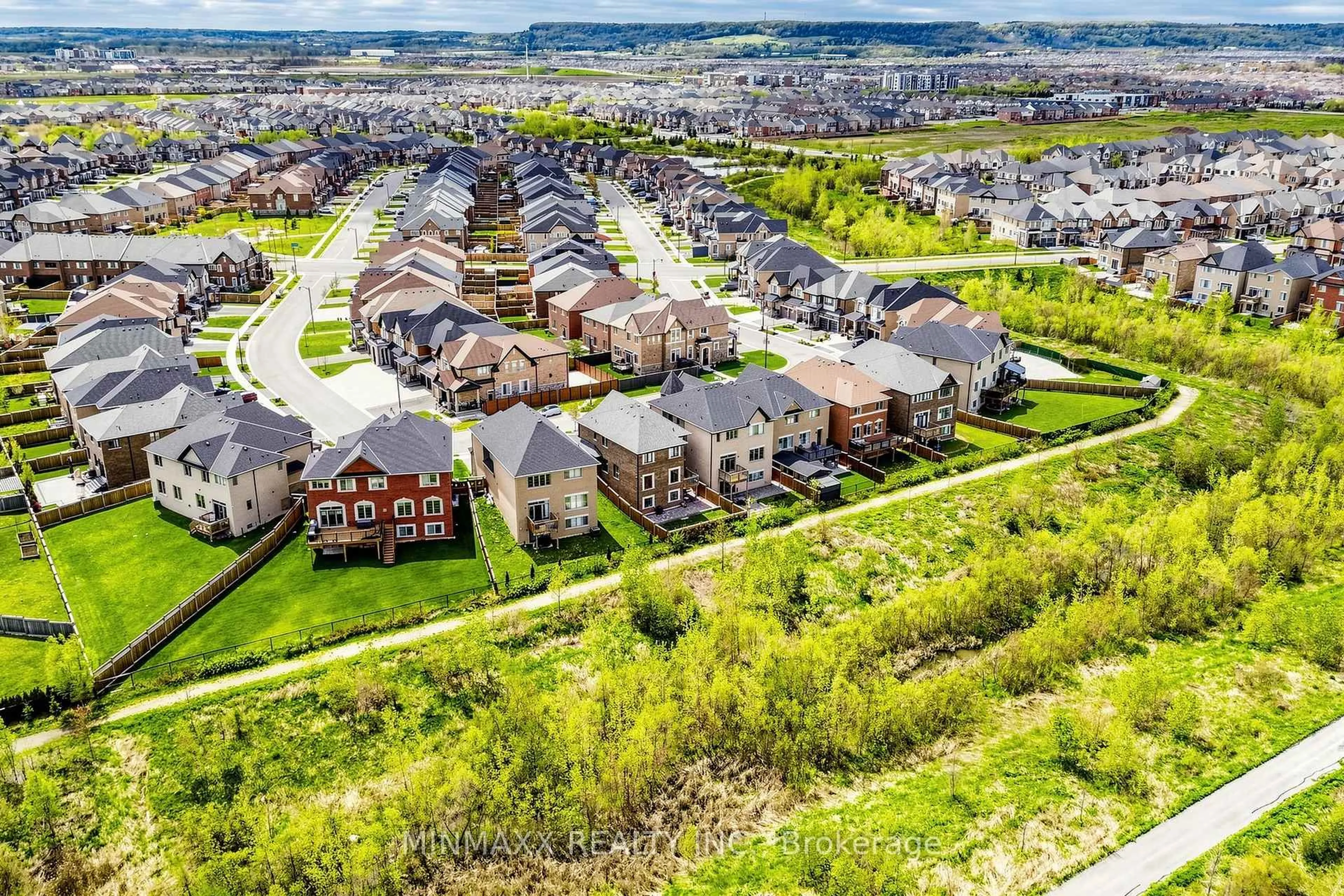 A pic from outside/outdoor area/front of a property/back of a property/a pic from drone, unknown for 571 Beam Crt, Milton Ontario L9E 1L3