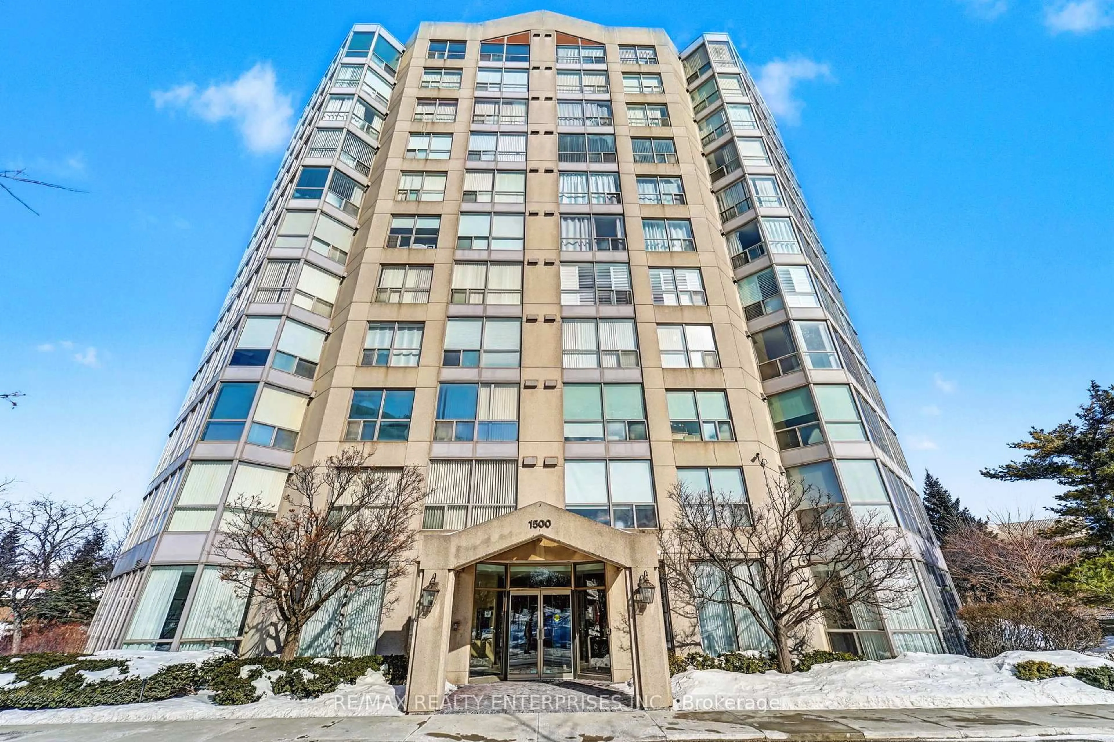 Indoor foyer for 1500 Grazia Crt #208, Mississauga Ontario L4W 4Z9
