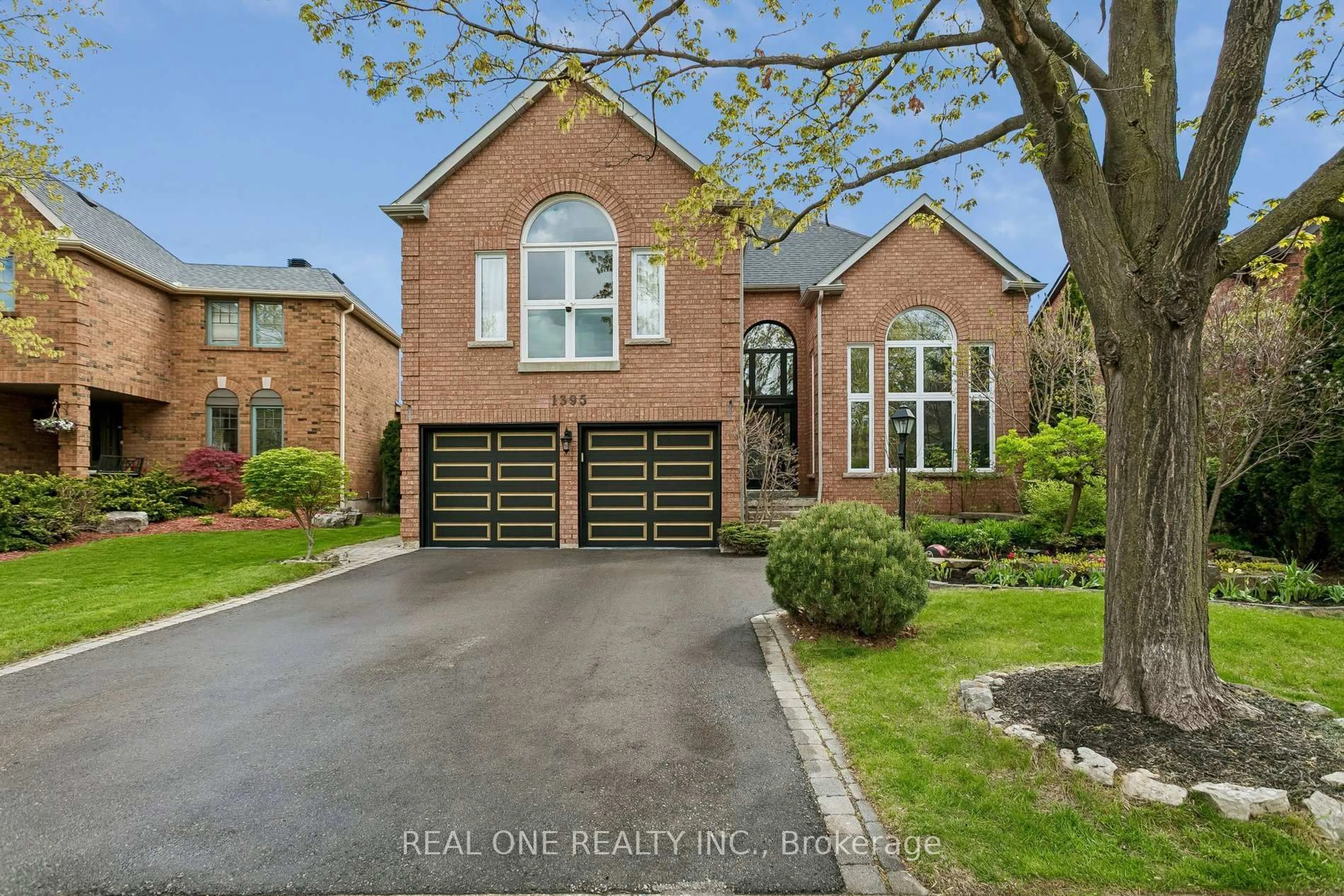 Home with brick exterior material, street for 1395 Silversmith Dr, Oakville Ontario L6M 2X4