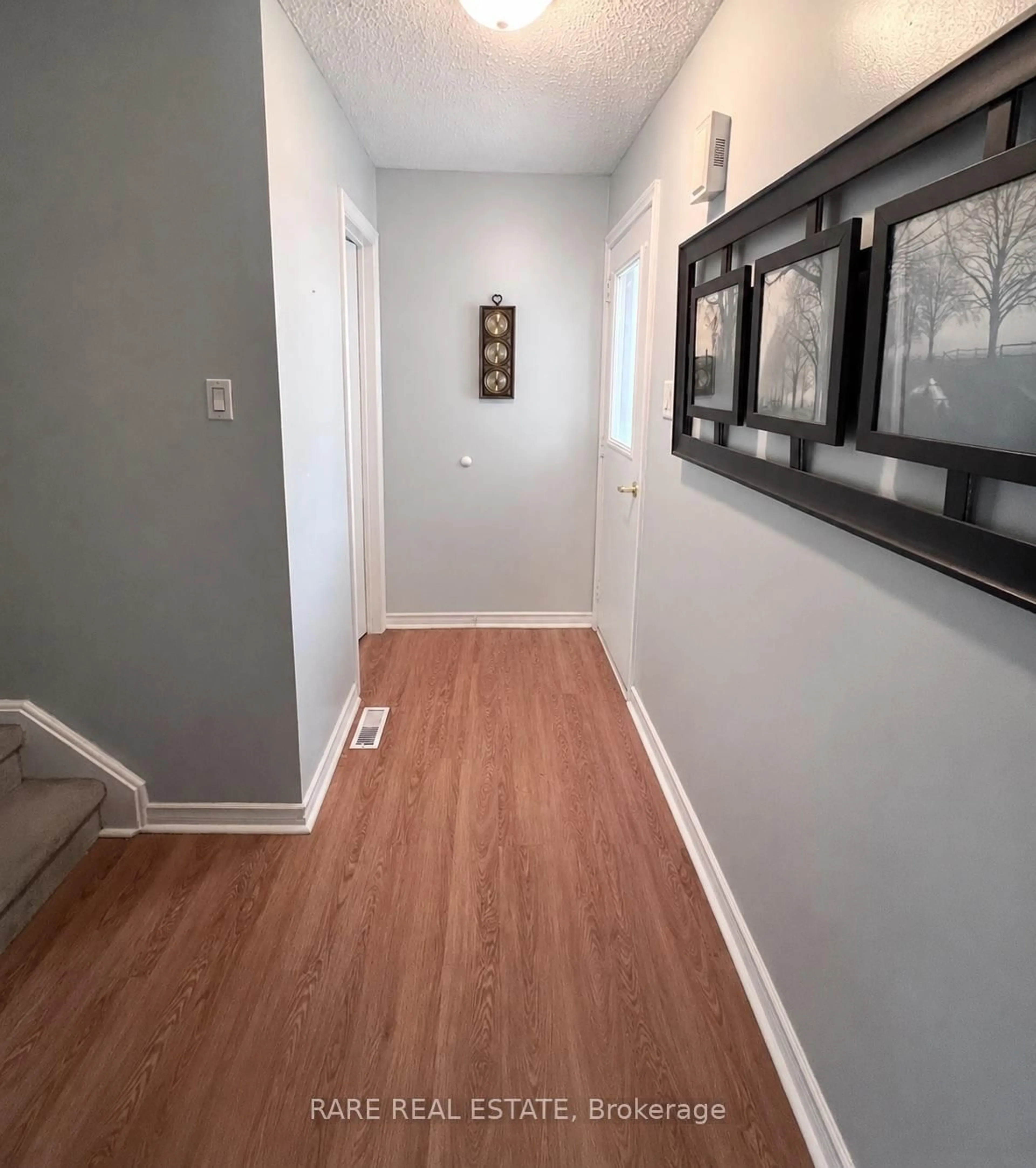 Indoor entryway for 206 Royal Salisbury Way, Brampton Ontario L6V 3J9