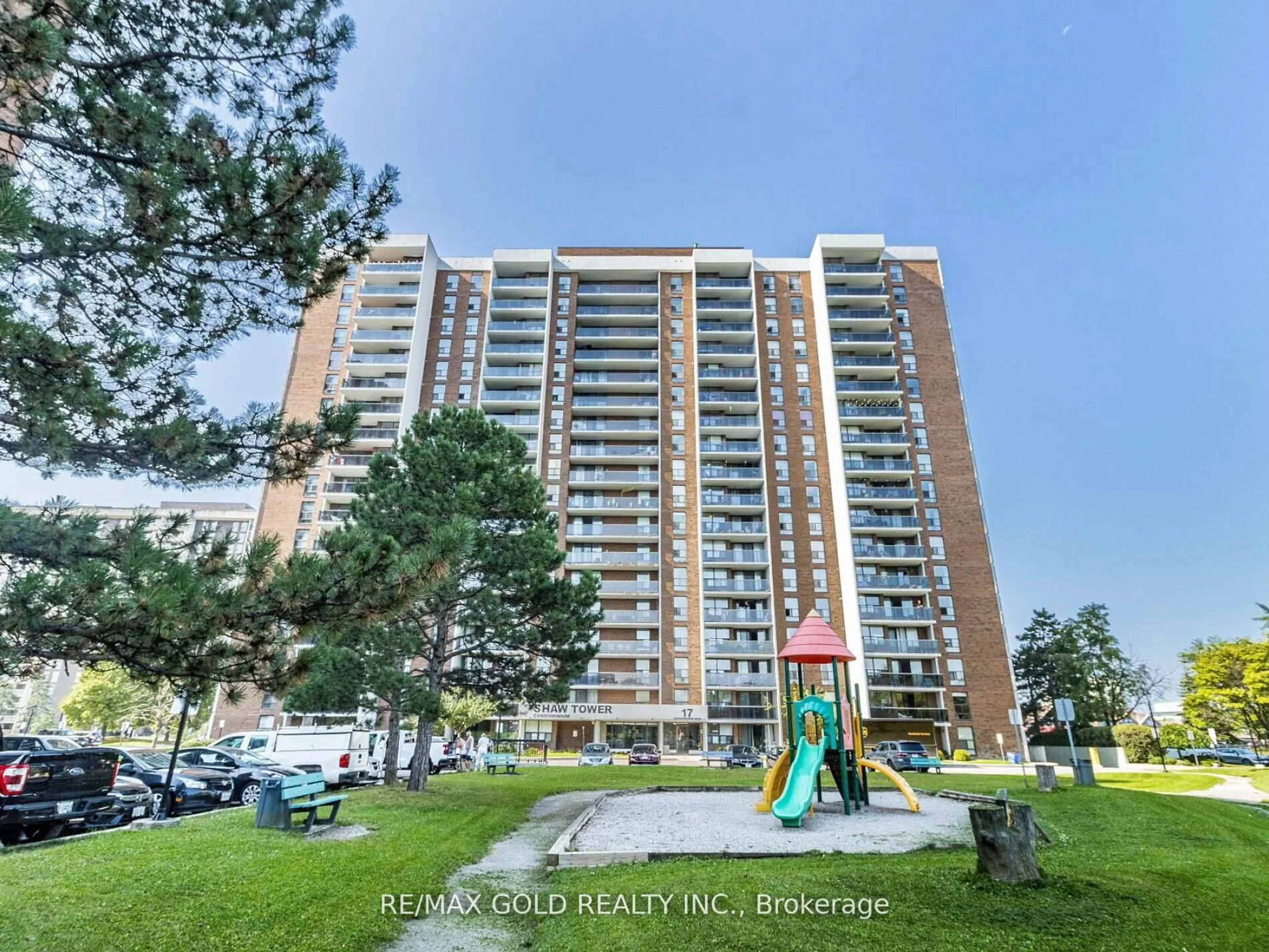 A pic from outside/outdoor area/front of a property/back of a property/a pic from drone, unknown for 17 Knightsbridge Rd #903, Brampton Ontario L6T 3X9