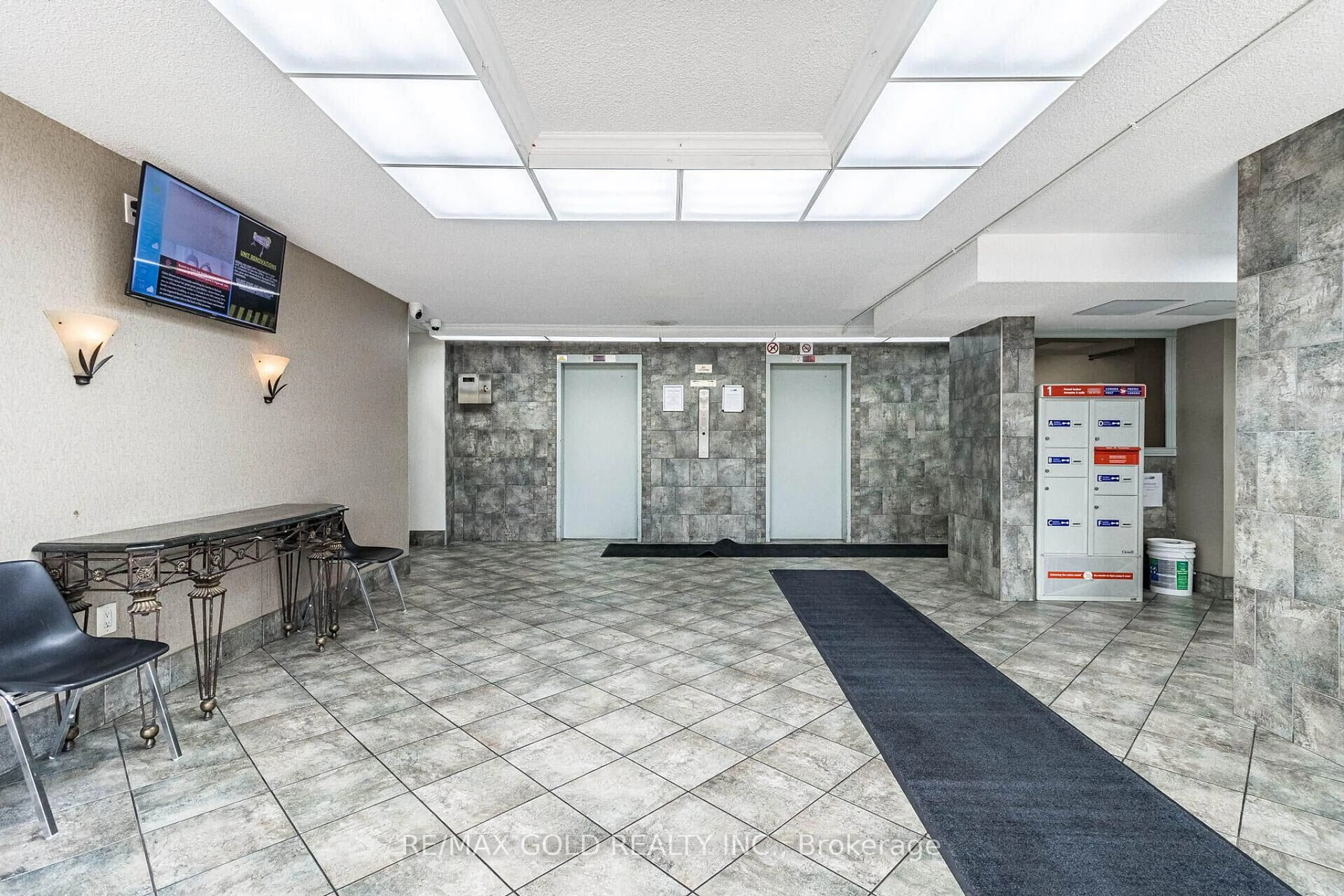 Lobby for 17 Knightsbridge Rd #903, Brampton Ontario L6T 3X9