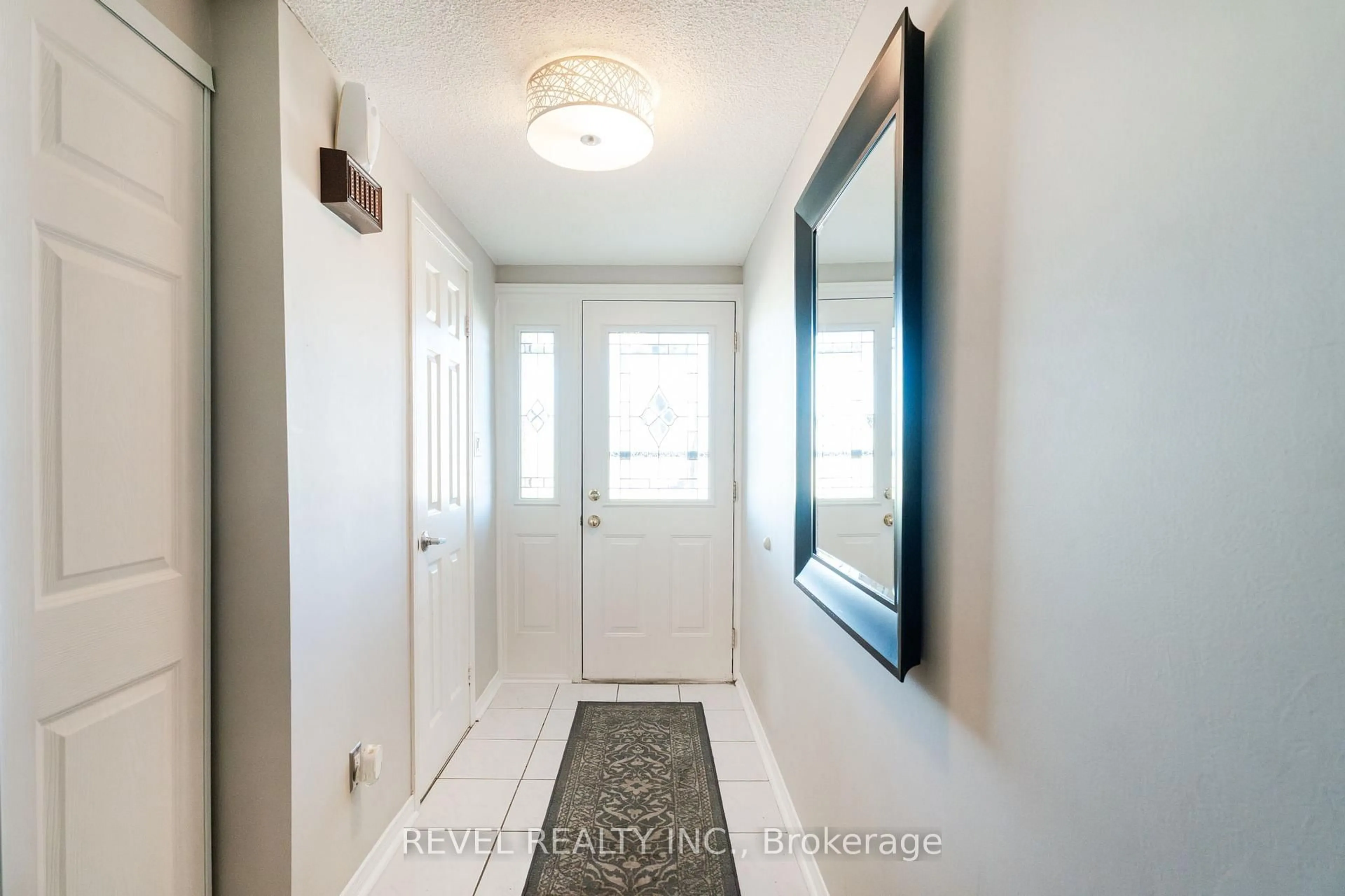 Indoor entryway for 3360 Council Ring Rd #57, Mississauga Ontario L5L 2E4