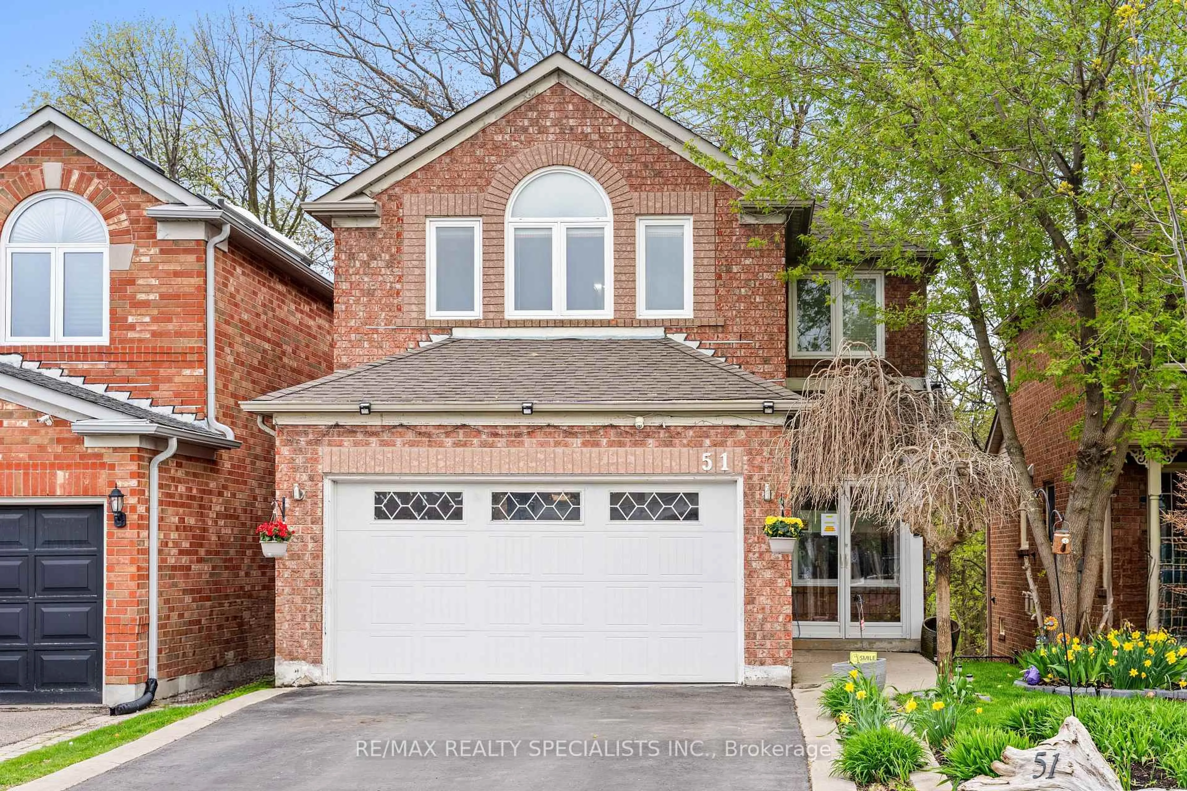 Home with brick exterior material, street for 51 Forestgrove Circ, Brampton Ontario L6Z 4T4