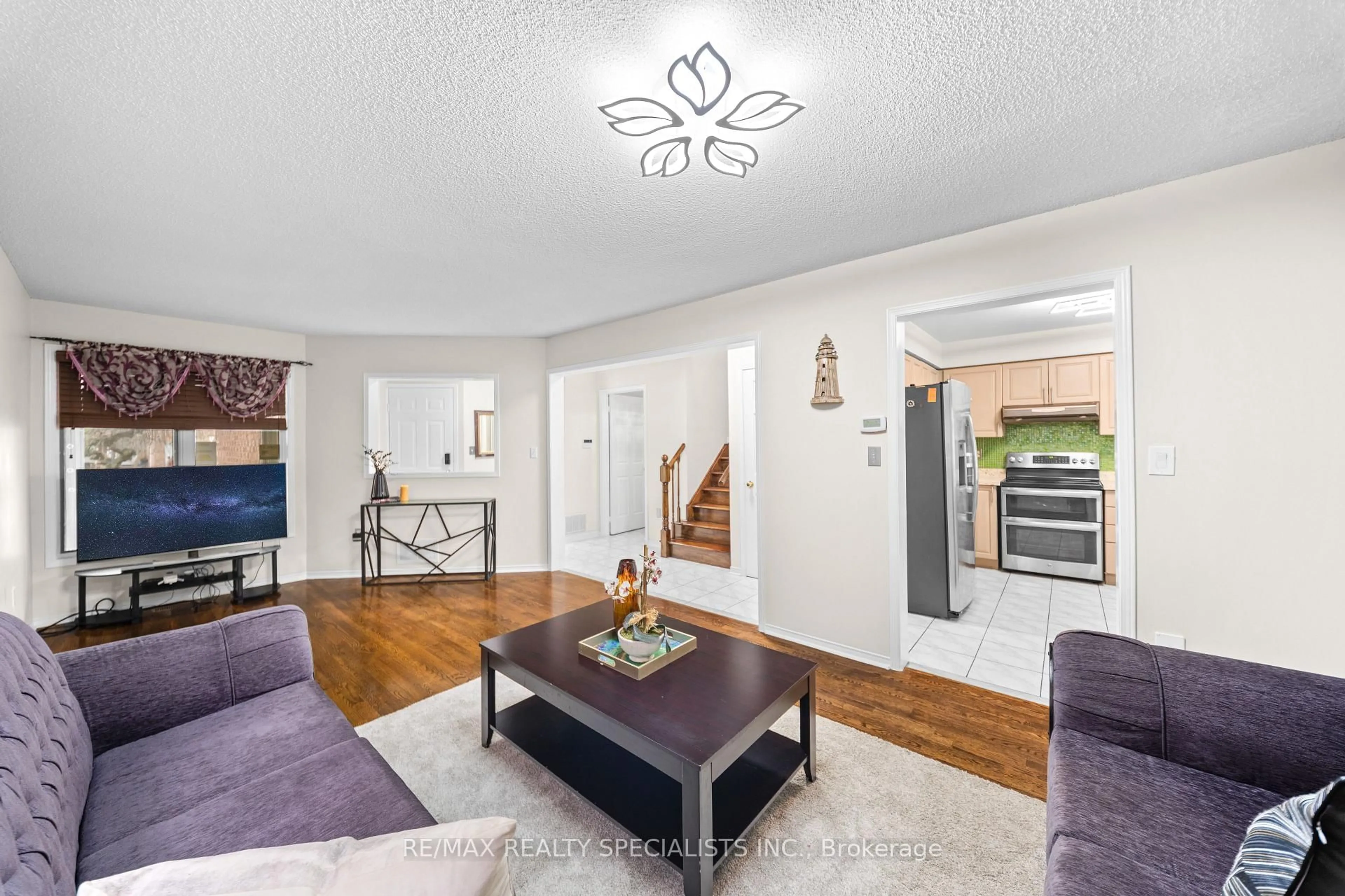 Living room with furniture, unknown for 51 Forestgrove Circ, Brampton Ontario L6Z 4T4